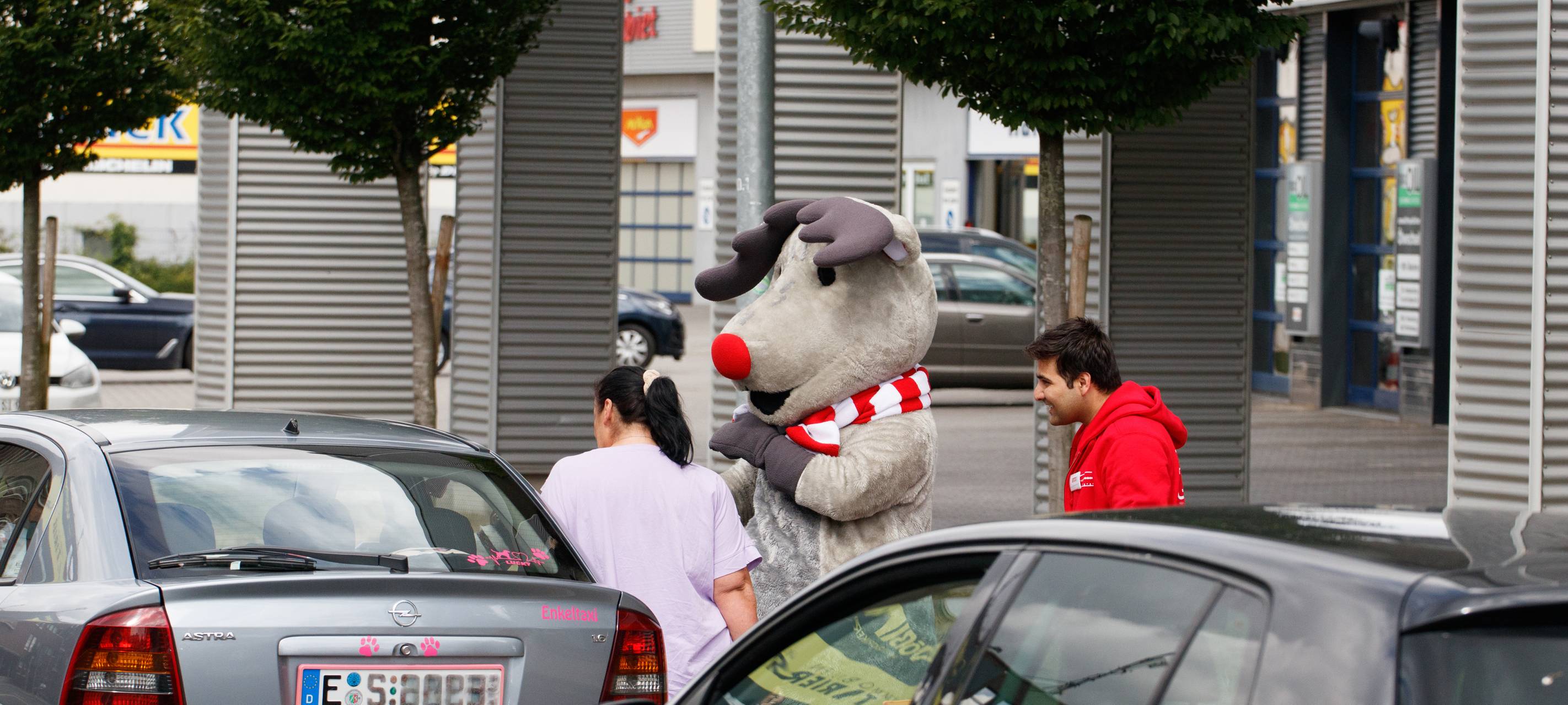 Der Radio Essen-Verkehrsmeldertag 2024: Zwischen Waschstraße und Kuchen-Buffet