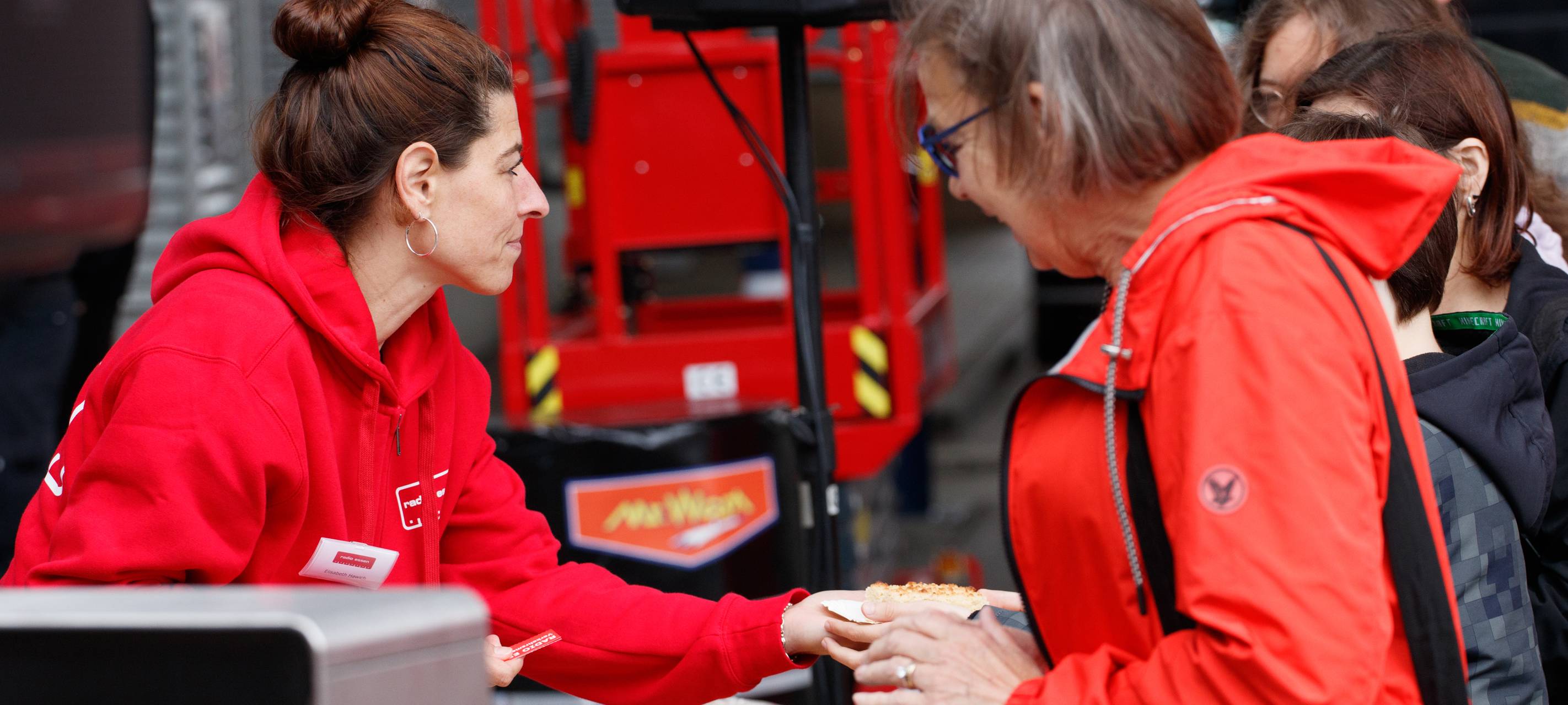 Der Radio Essen-Verkehrsmeldertag 2024: Zwischen Waschstraße und Kuchen-Buffet