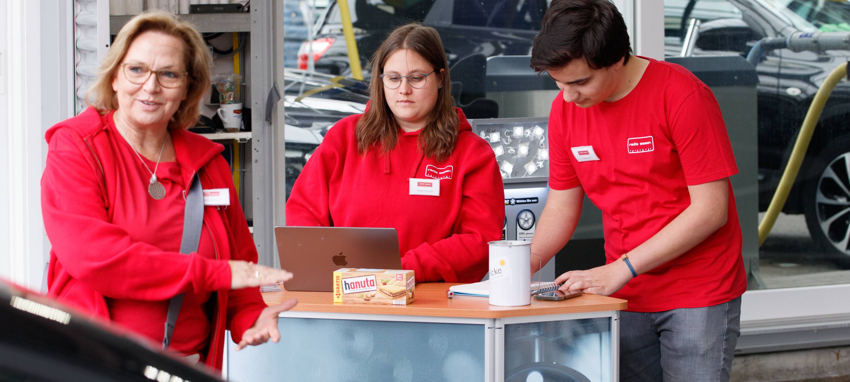 Der Radio Essen-Verkehrsmeldertag 2024: Zwischen Waschstraße und Kuchen-Buffet