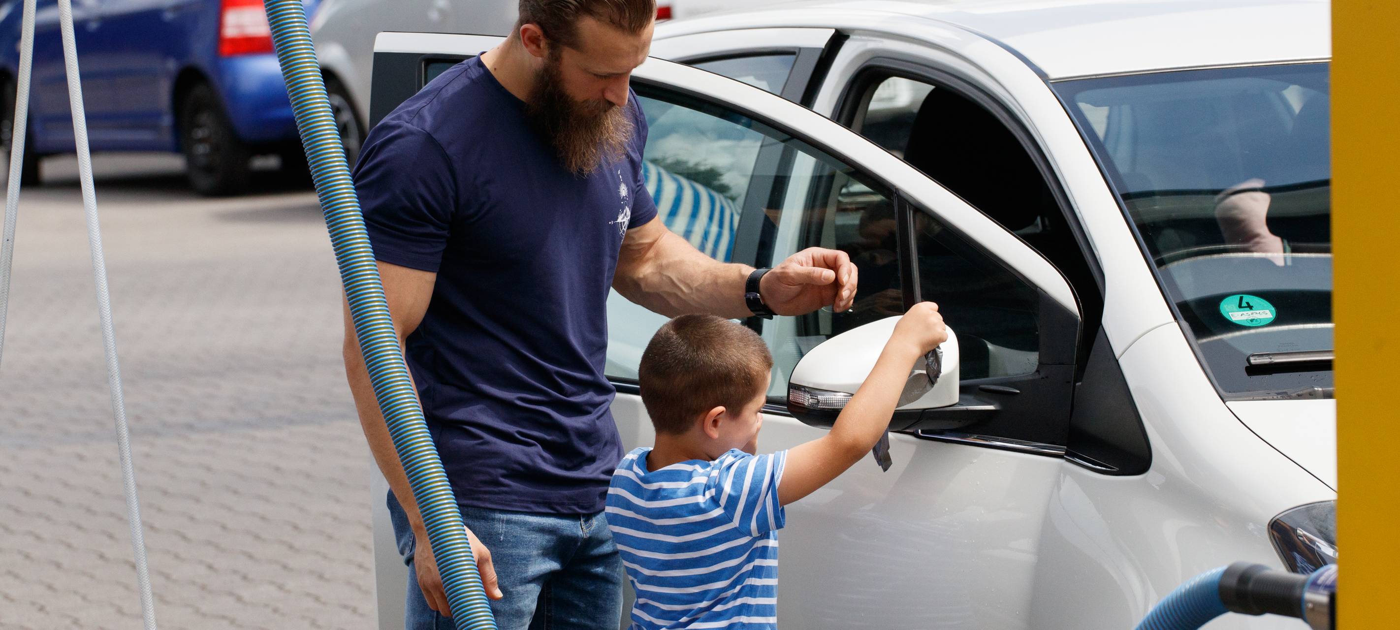 Der Radio Essen-Verkehrsmeldertag 2024: Zwischen Waschstraße und Kuchen-Buffet