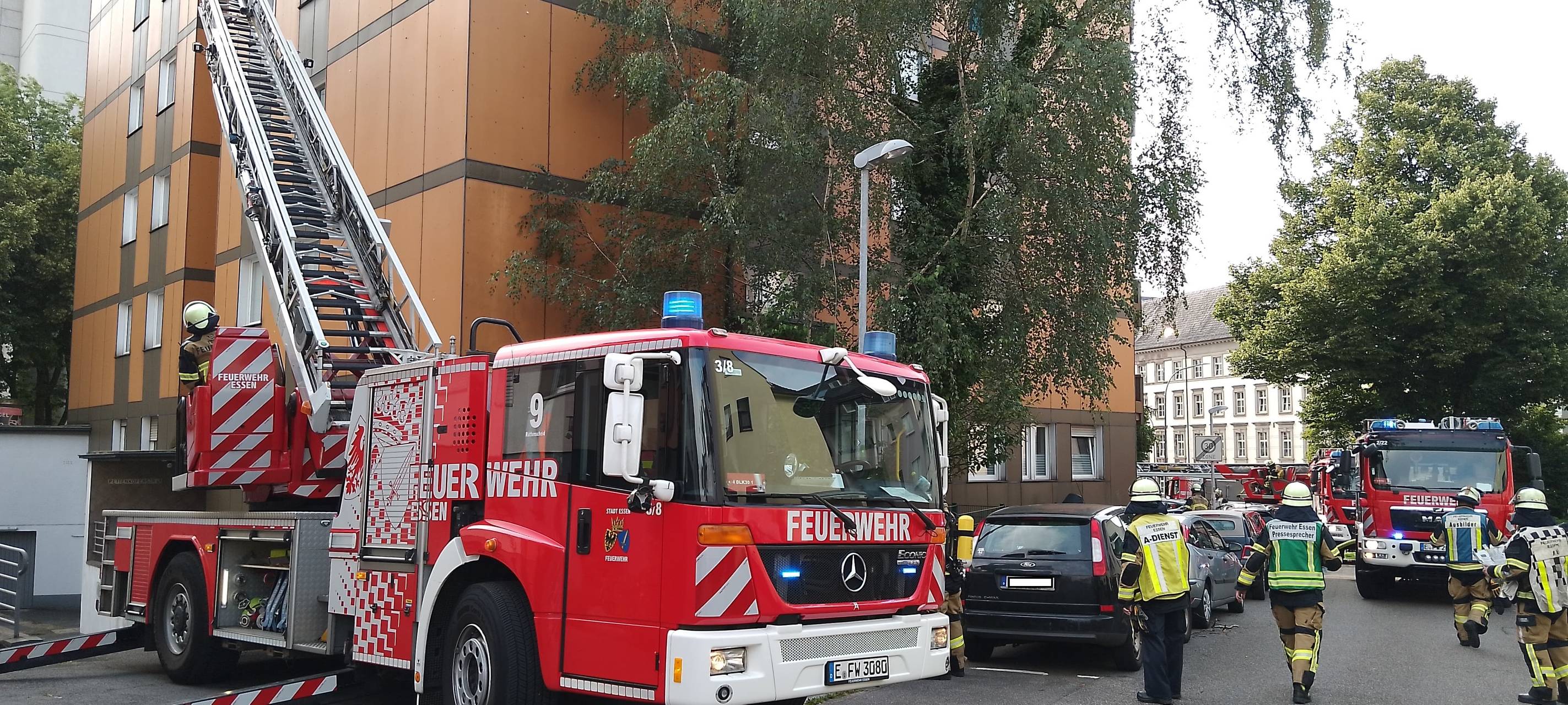 Aufzug-Brand in Essen: Eine Person gerettet