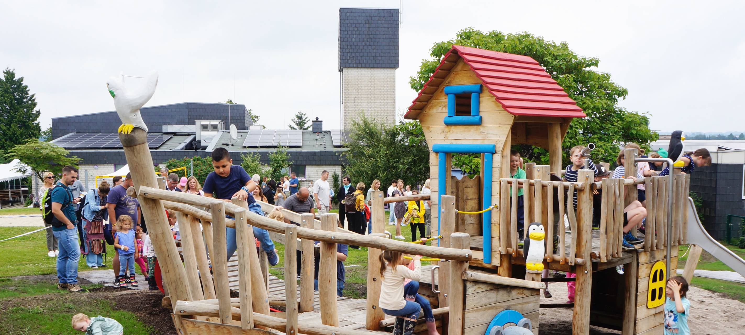 Spielschiff „Arche“ in Essen eingeweiht