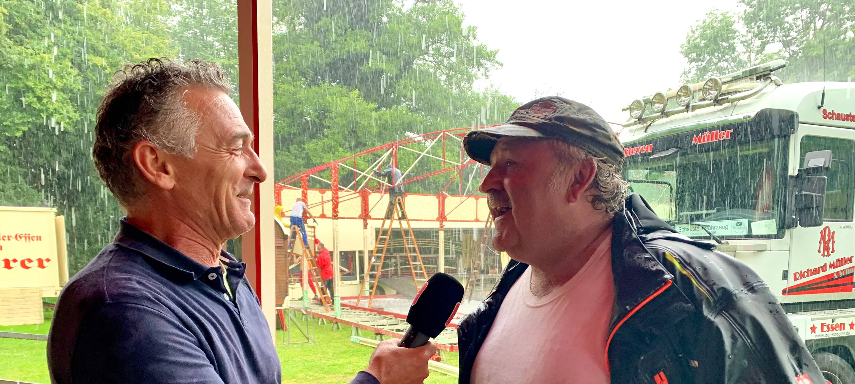 Schlossparkfest in Essen - Aufbau im Regen