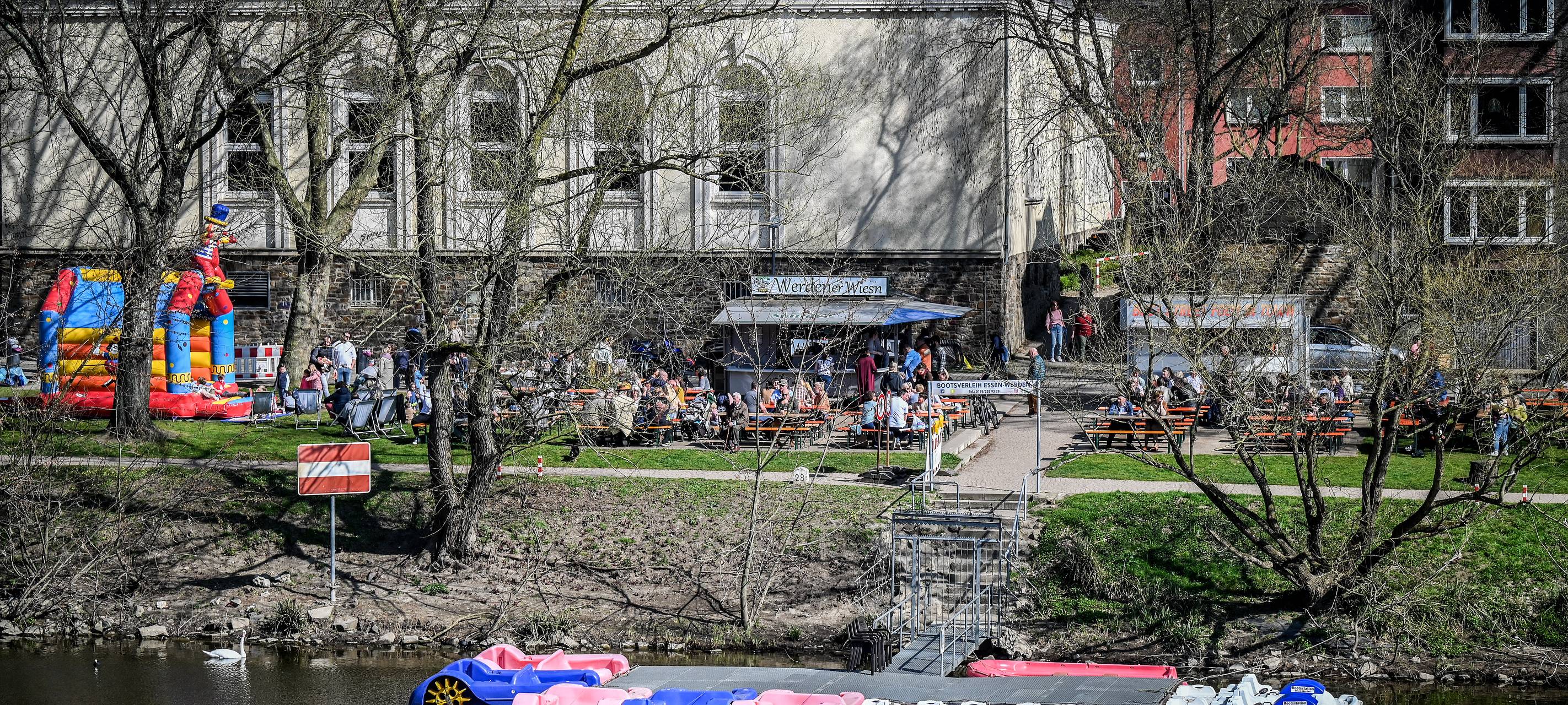 Polizei Essen rettet Mann dank Tretboot
