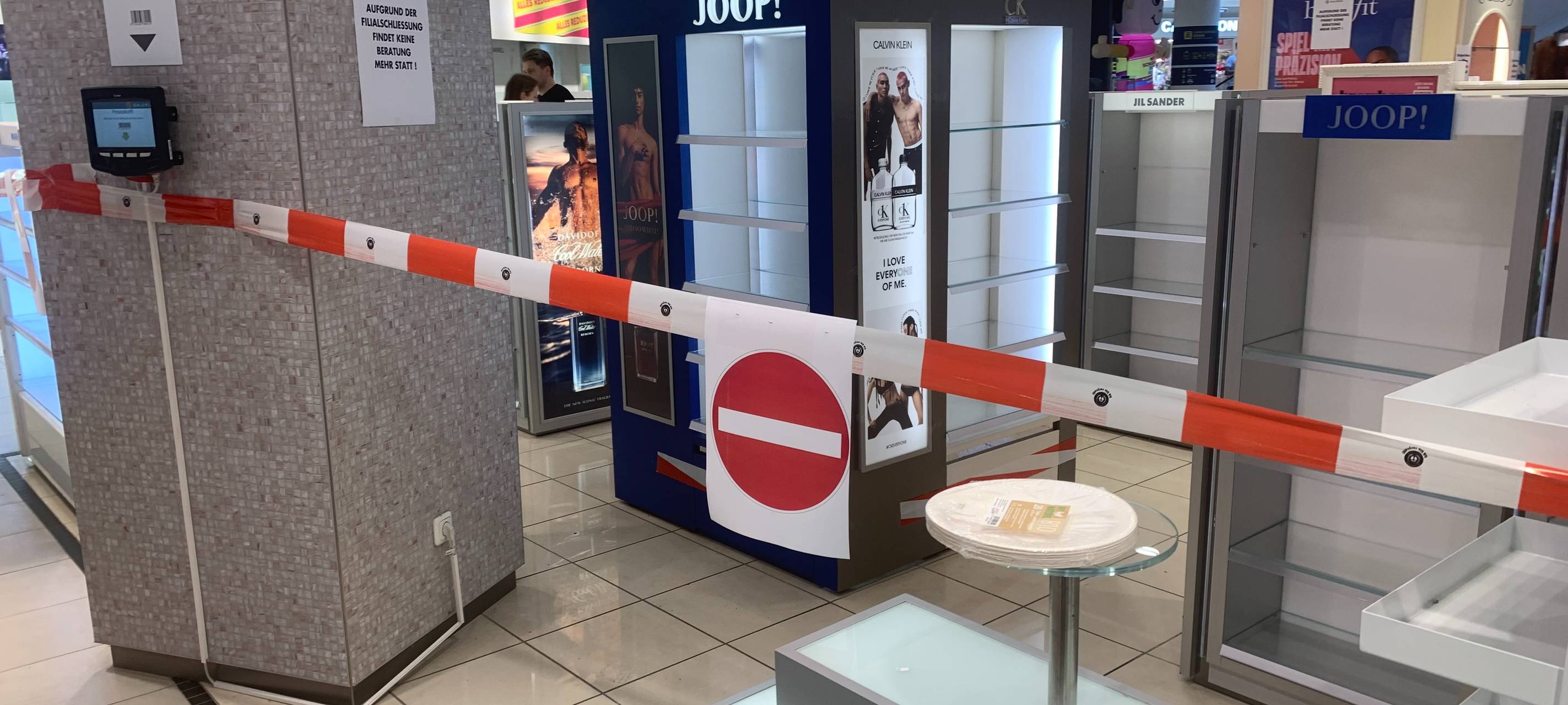 Galeria in Essen schließt: Leere Regale und Rabatte