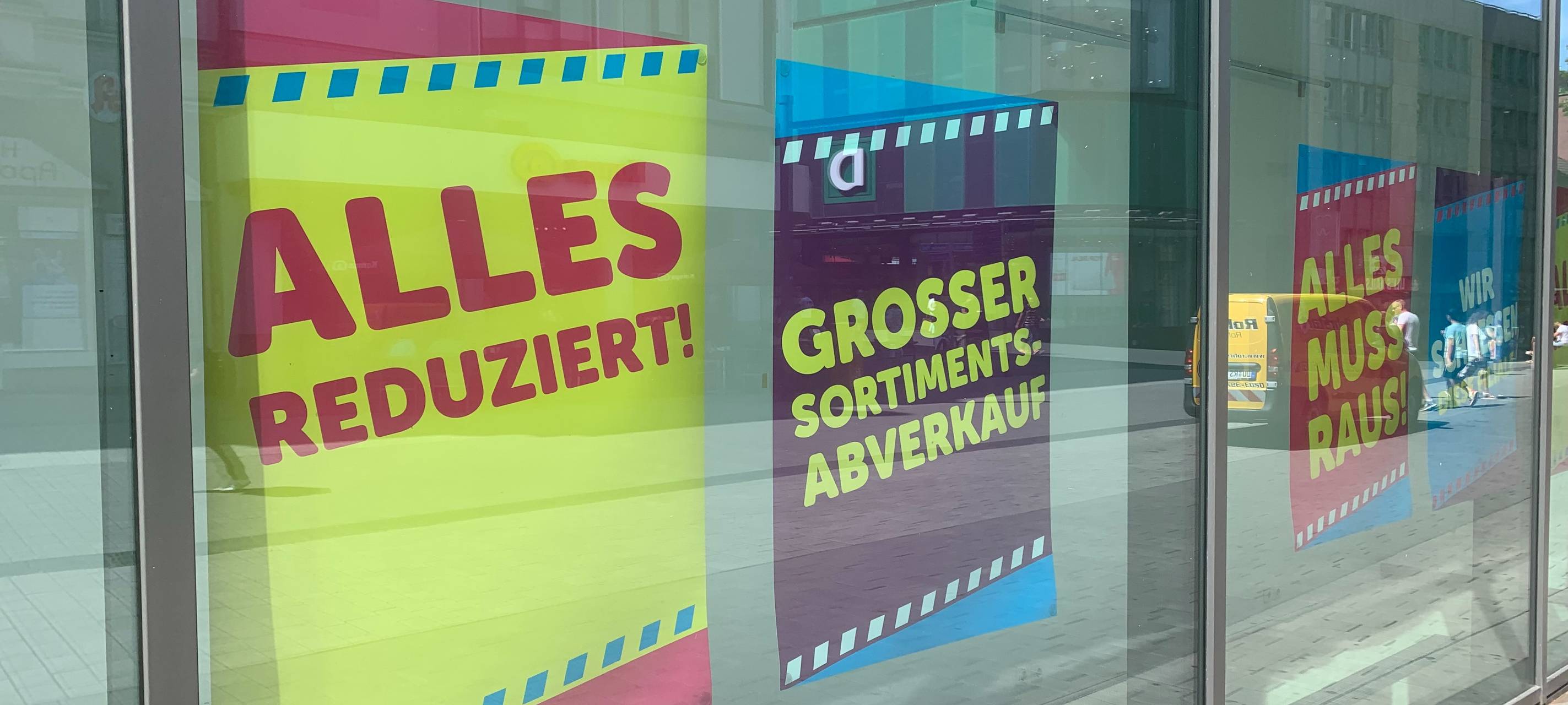 Galeria in Essen schließt: Leere Regale und Rabatte