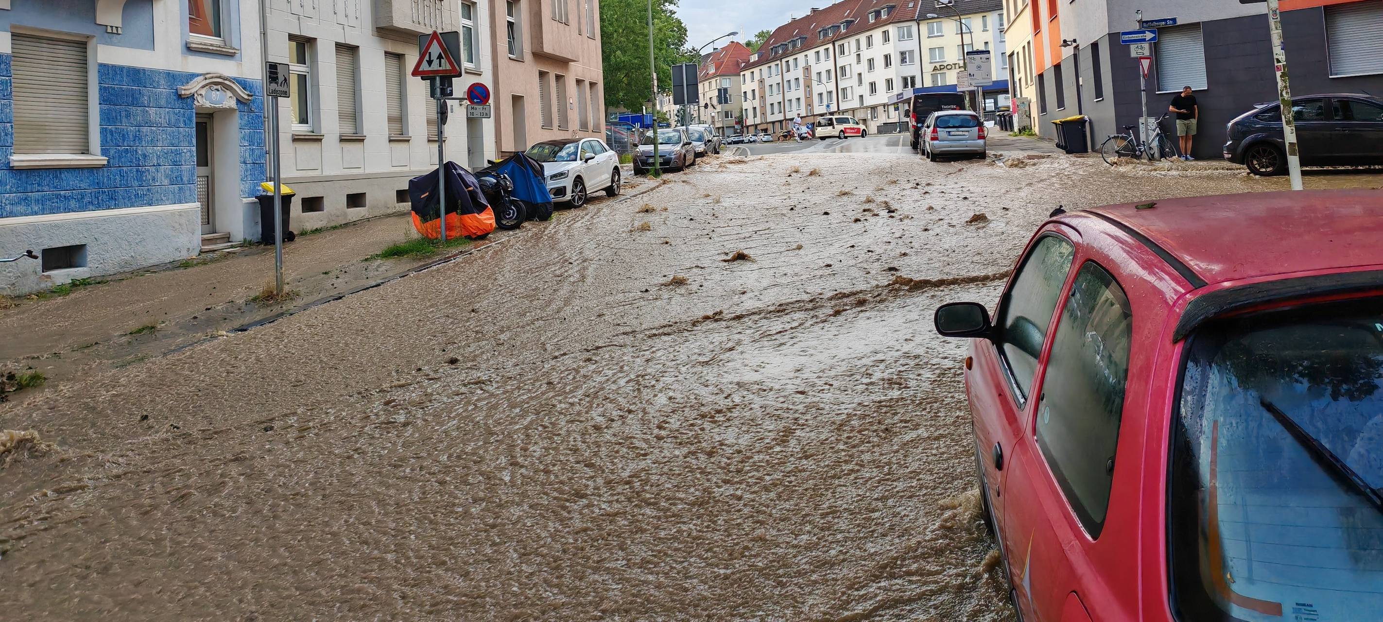 Straße in Essen nach Rohrbruch endlich wieder frei