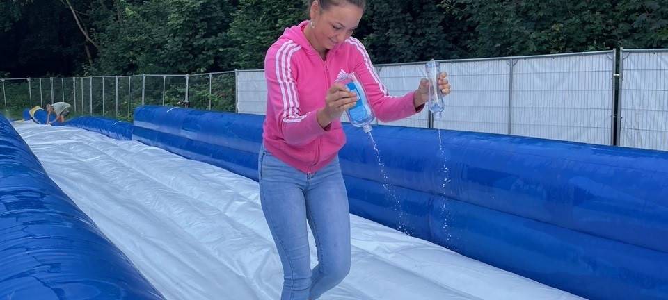 In Essen steht die größte mobile Wasser-Rutsche Europas - Traut Ihr Euch?