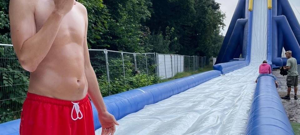 In Essen steht die größte mobile Wasser-Rutsche Europas - Traut Ihr Euch?