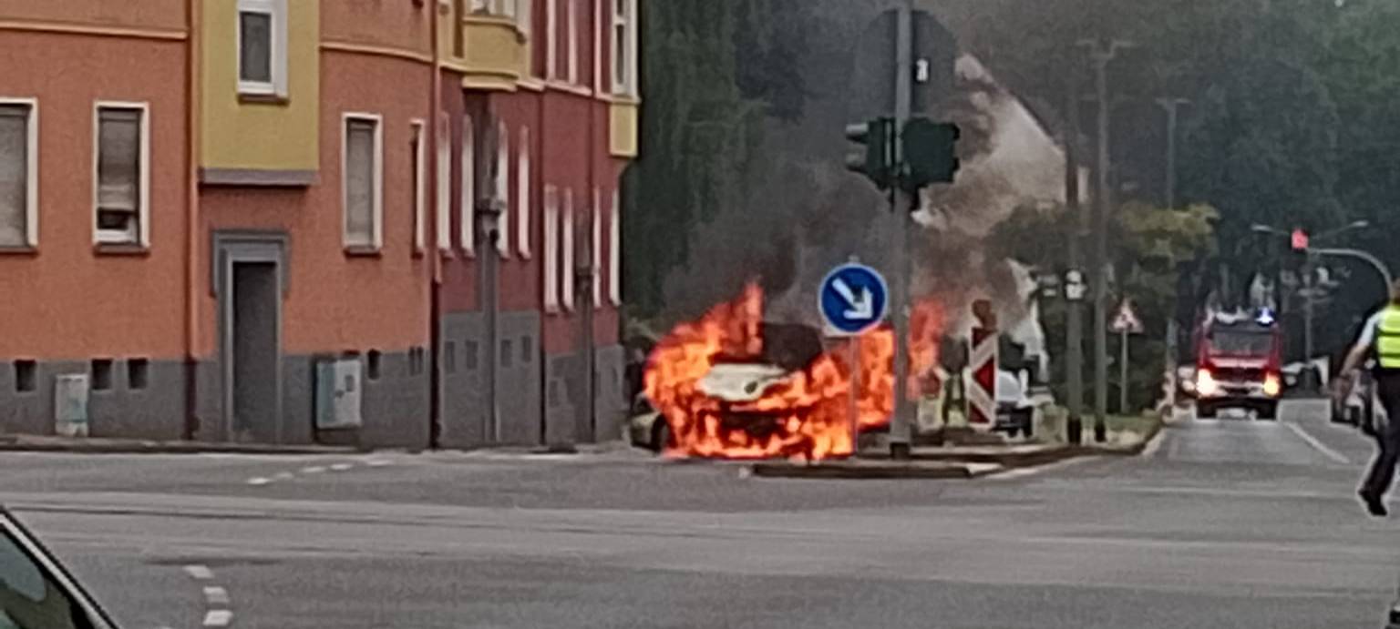 Brennendes Auto in Essen