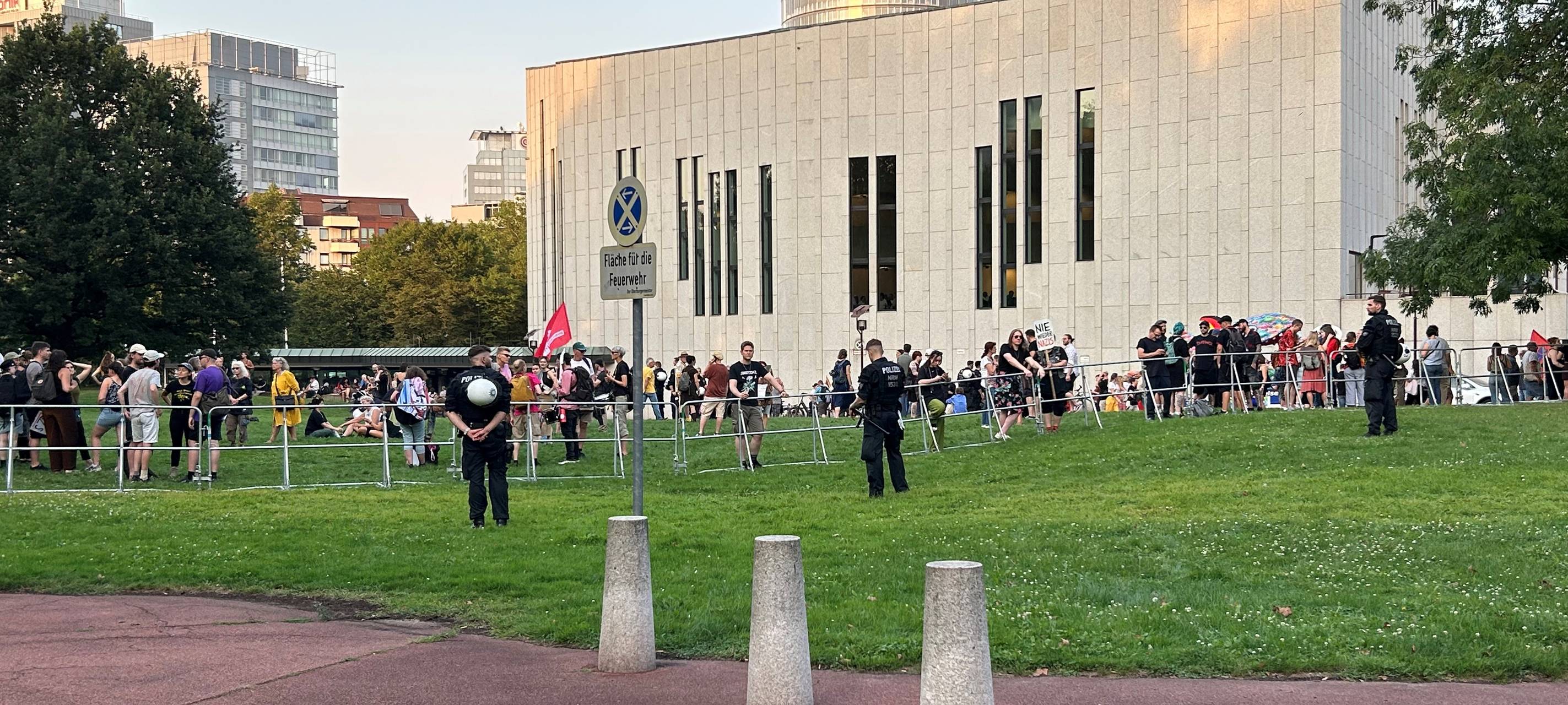 AfD-Veranstaltung in Essen: Anzeige wegen Hitler-Gruß