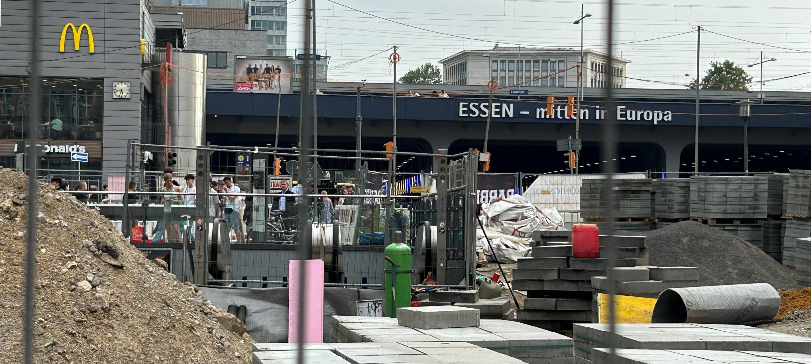 In Essen wichtiger U-Bahn-Eingang gesperrt