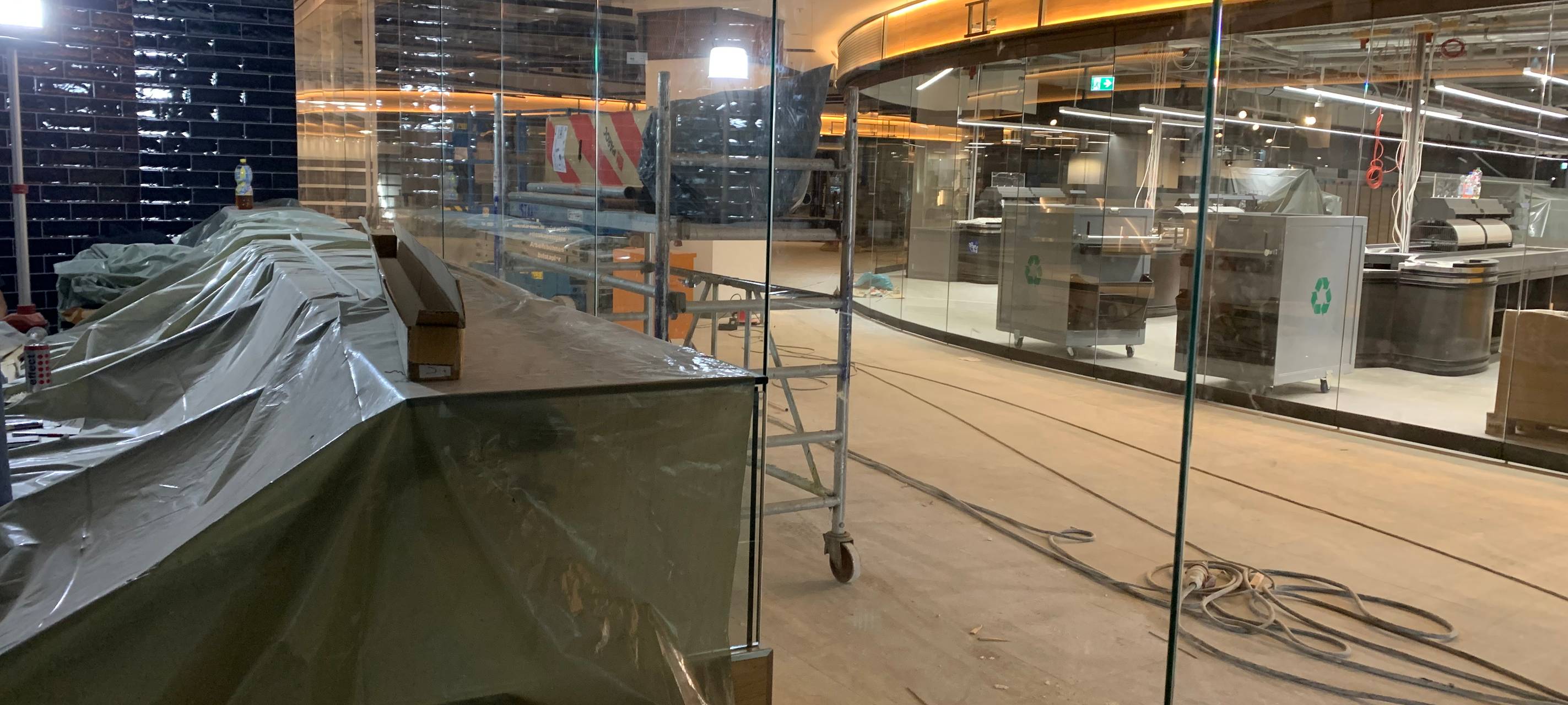 Im Königshof in Essen laufen die letzten Vorbereitungen vor der Eröffnung