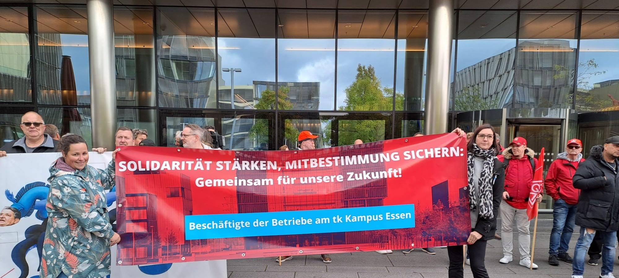 Thyssenkrupp in Essen: Beschäftigte protestieren vor Aufsichtsratssitzung
