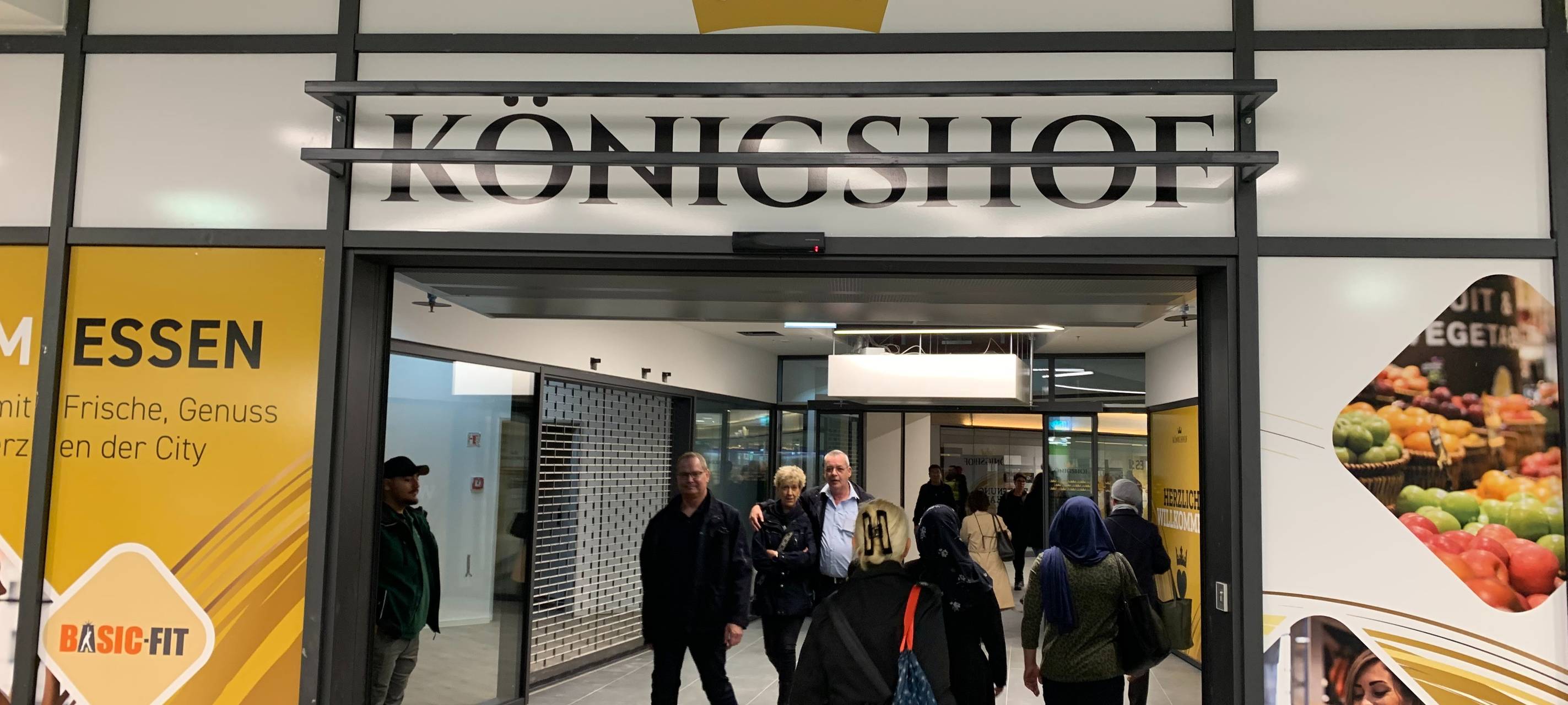 Im Königshof in Essen öffnen erste Geschäfte - großer Andrang