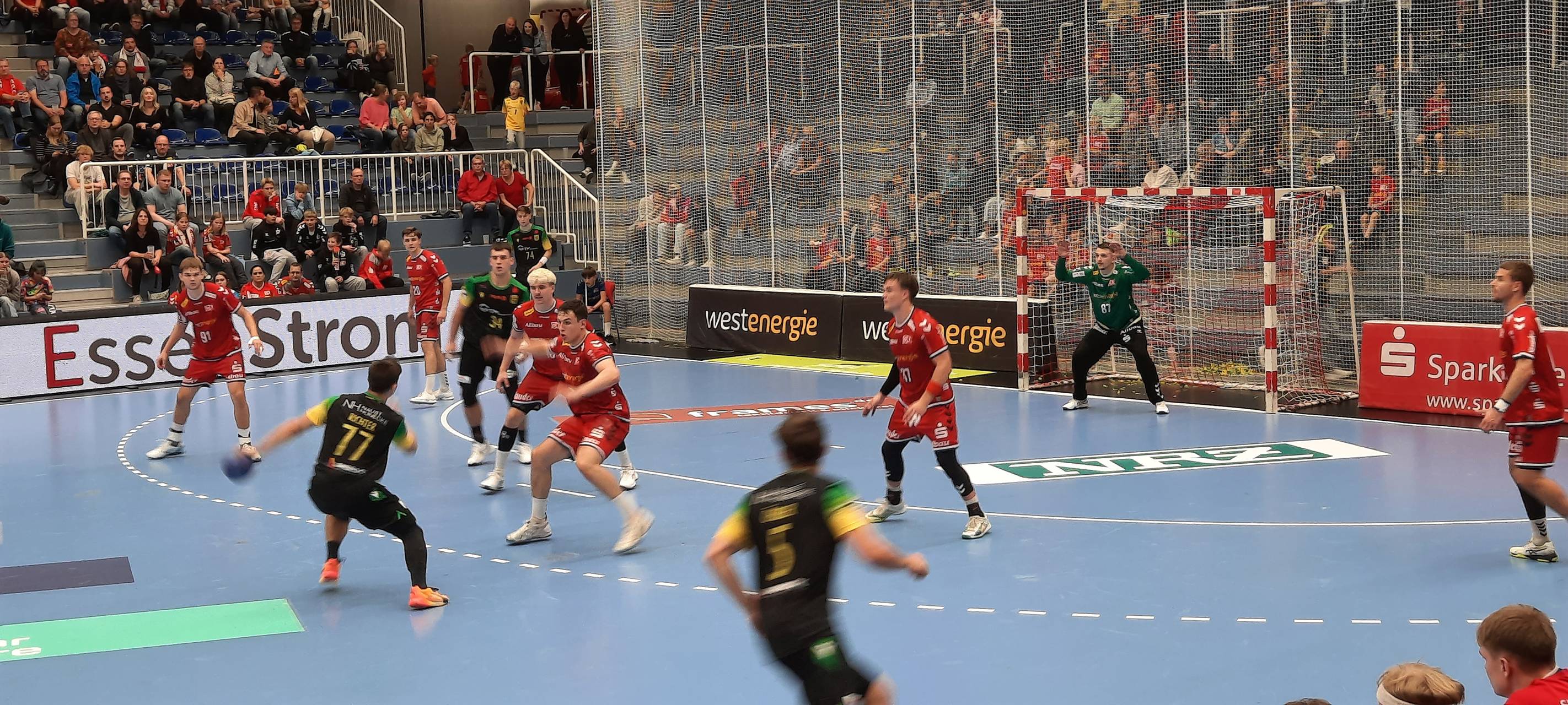 Der TUSEM Essen kämpft sich im Sportpark "Am Hallo" zum Sieg.