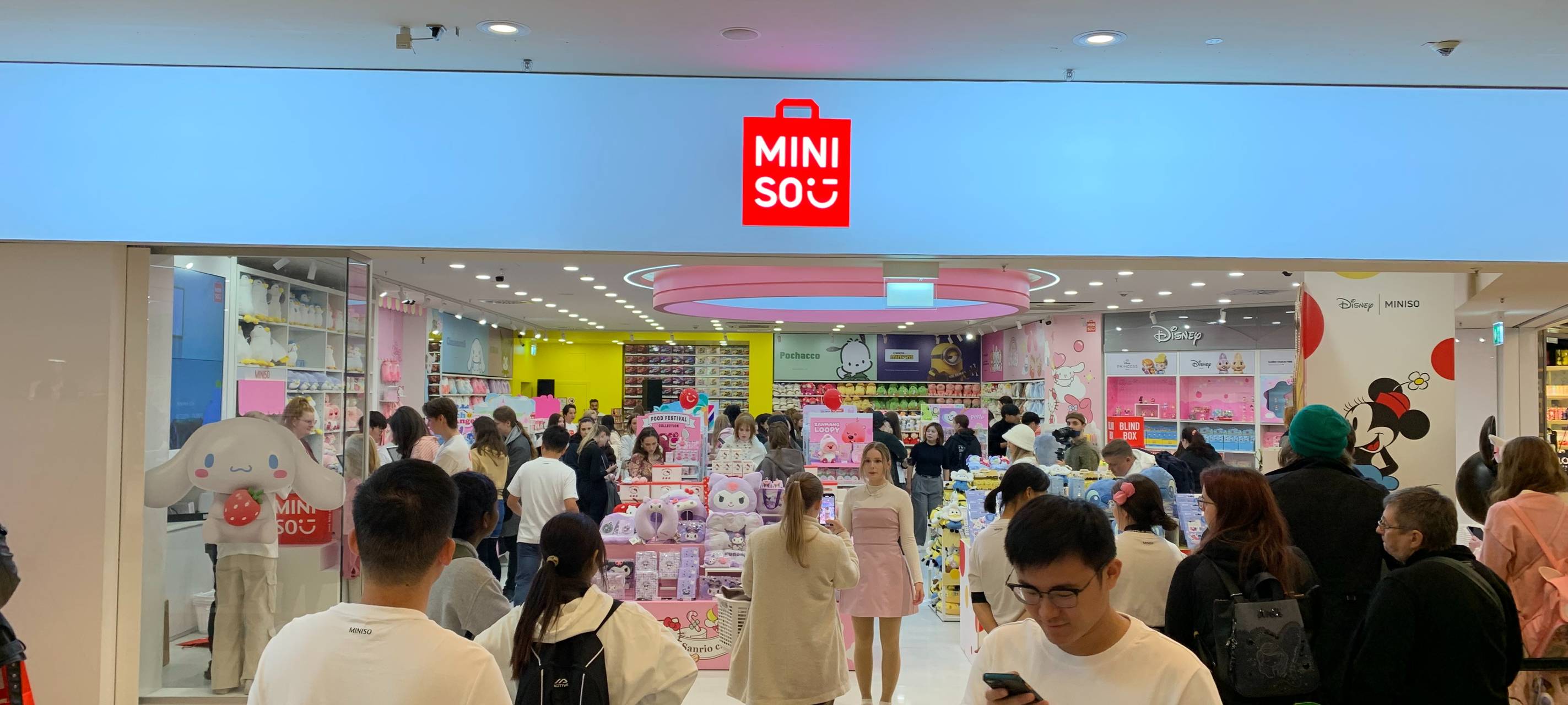 Ansturm in Essen auf neuen Laden im Limbecker Platz - Plüschtiere, Deko und mehr