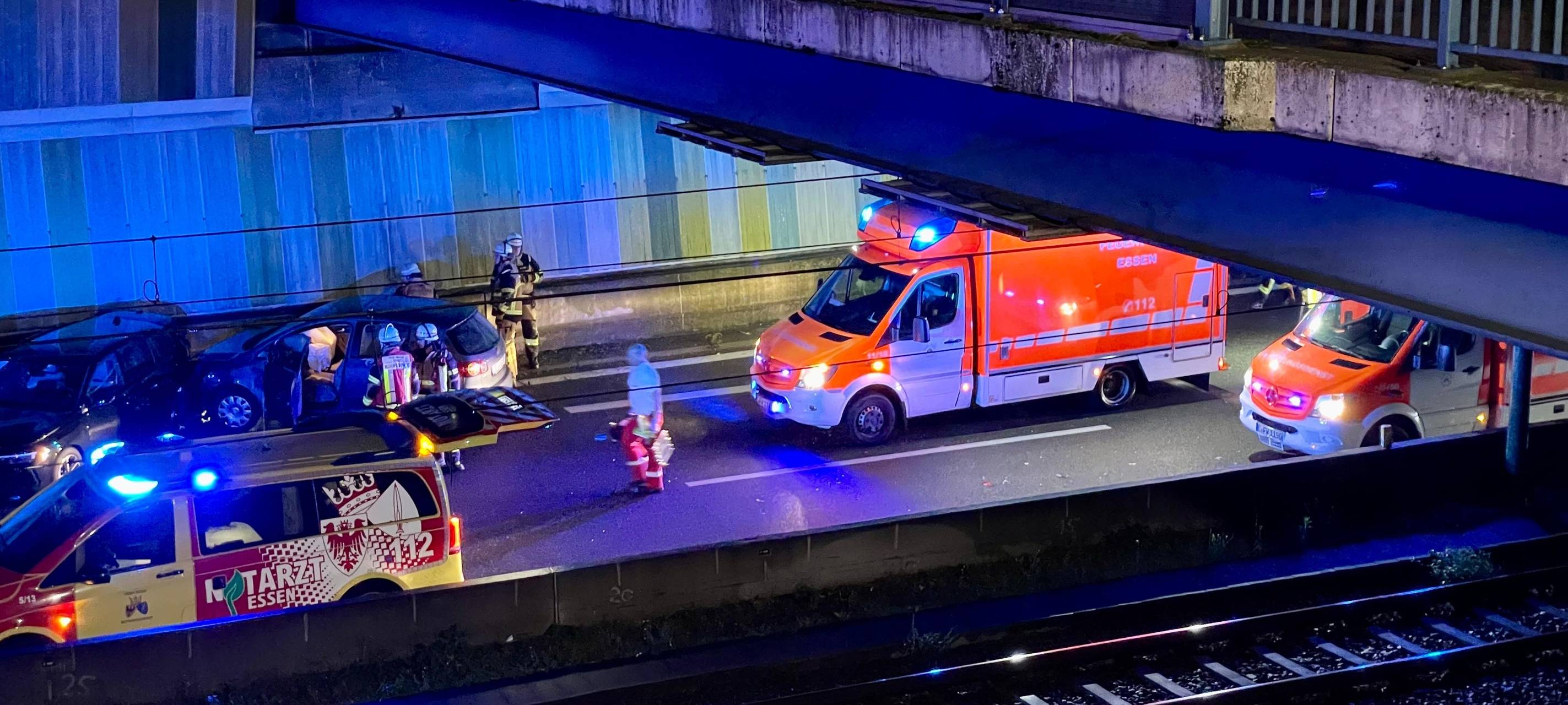 Schwerer Unfall auf A40 in Essen: Mehrere Menschen verletzt