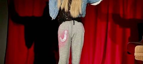 Oberbürgermeister aus Essen auf Janice Popp Sofa