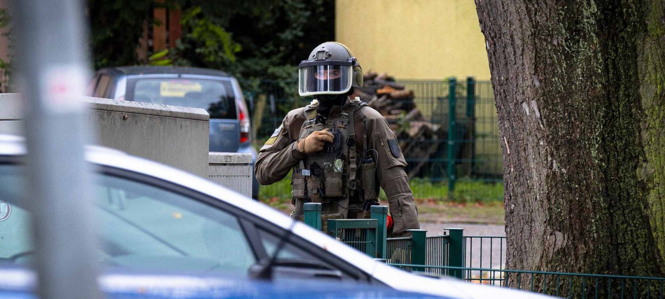 SEK-Einsatz in Essen: Frau verbarrikadiert sich in Wohnung