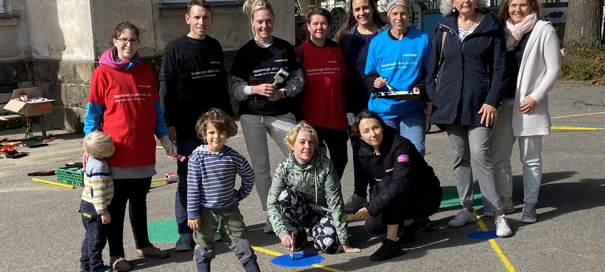 Schule in Essen bekommt Schulhof verschönert