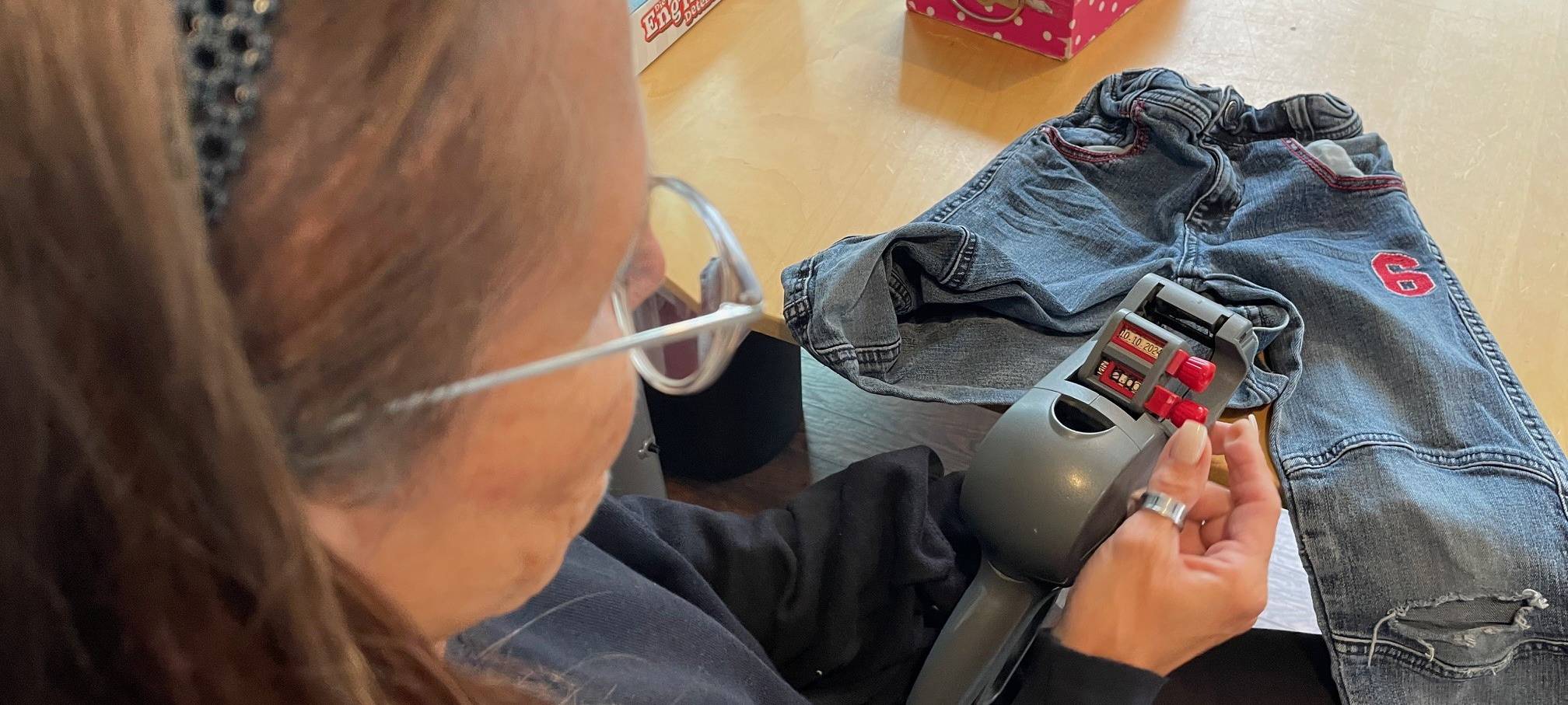 Neue Altkleider-Entsorgung in Essen läuft gut - Radio Essen war dabei