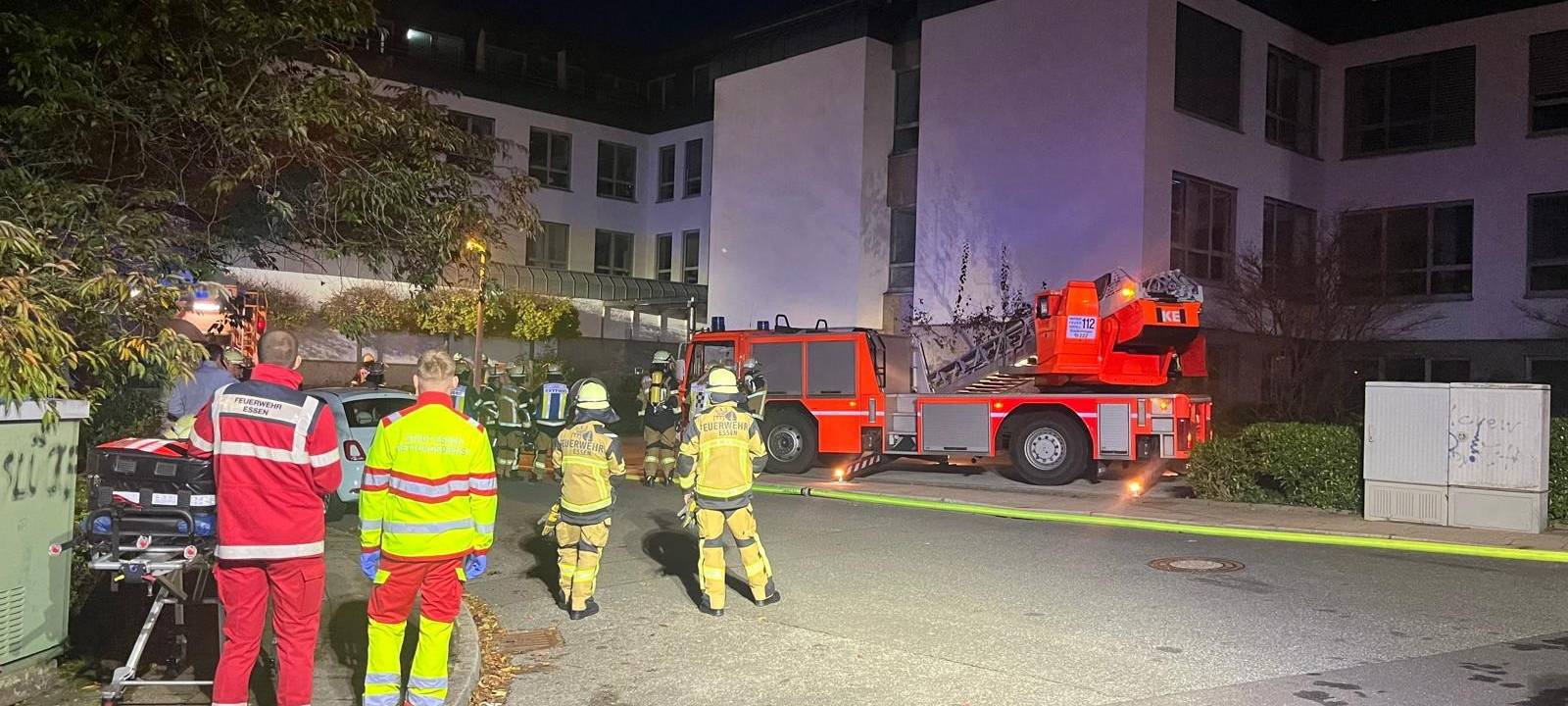 Feuerwehr Essen rückt zu Brand in Bürogebäude aus