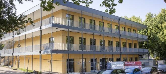 Schüler in Essen beginnen Unterricht in Ausweichgebäude