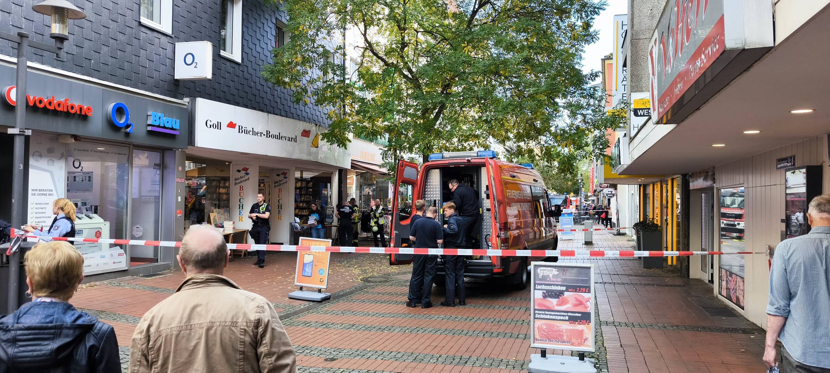 Weiße Substanz in Paket in Essen: Feuerwehr rückt zu Spezial-Einsatz aus