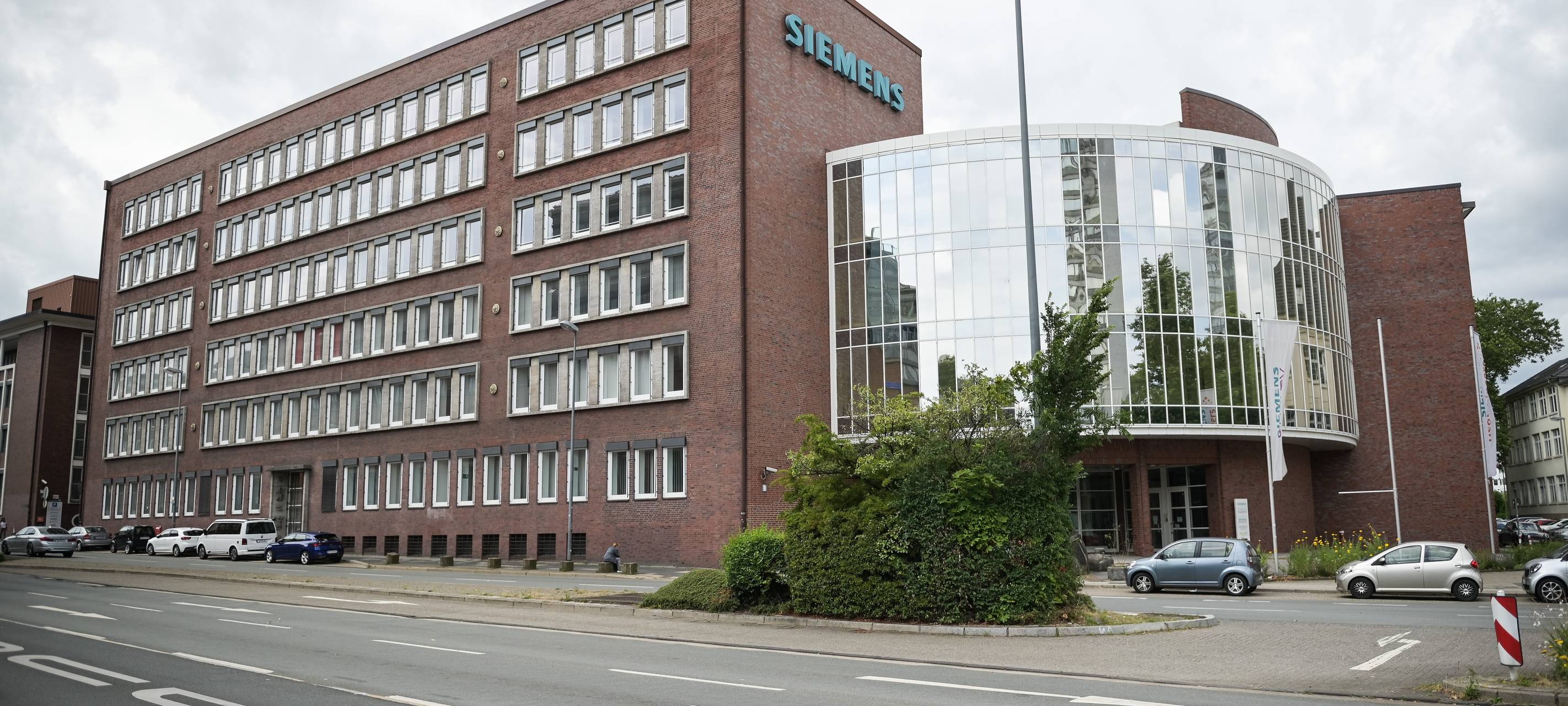 Lange Schlangen vor Ausländerbehörde in Essen - trotz Umzug