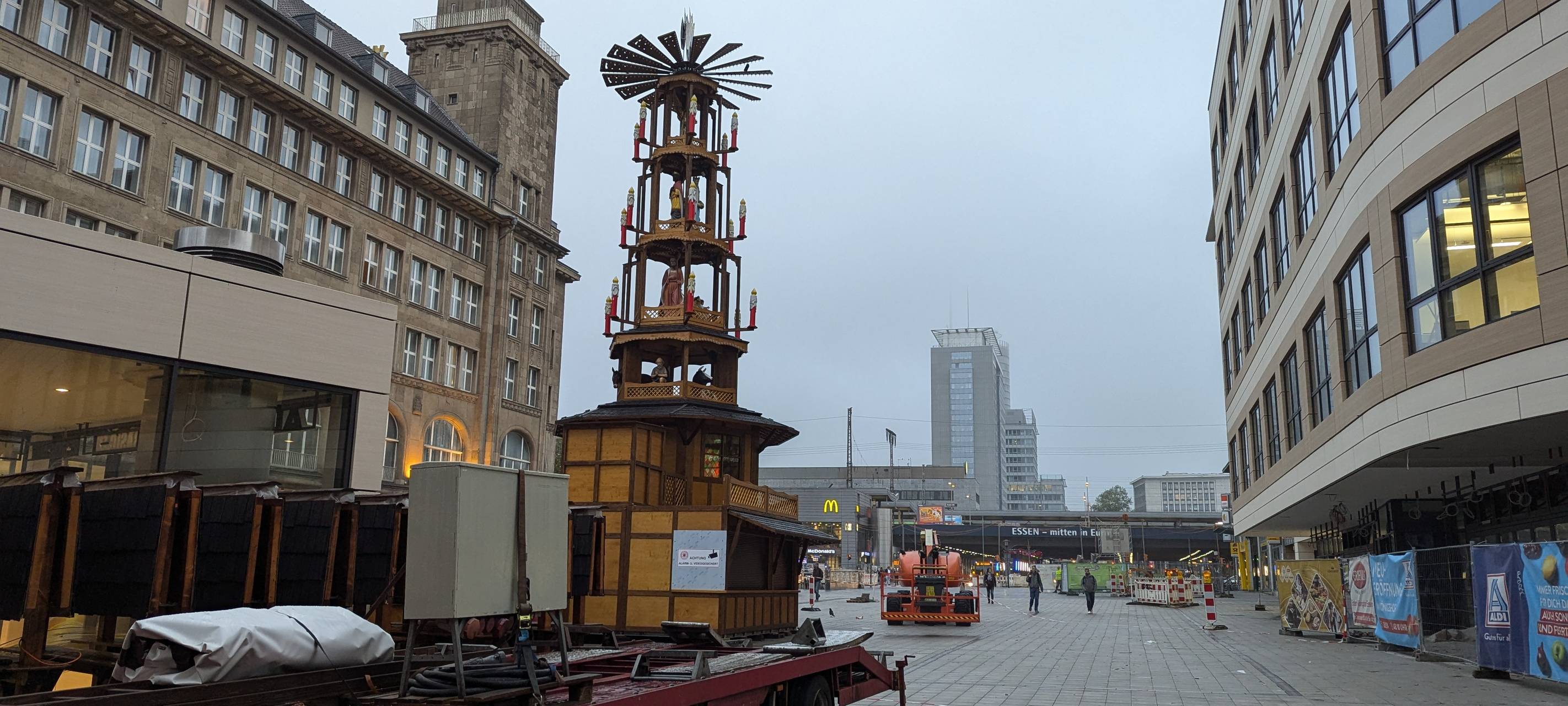 Weihnachtsmarkt in Essen - Aufbau in der Innenstadt