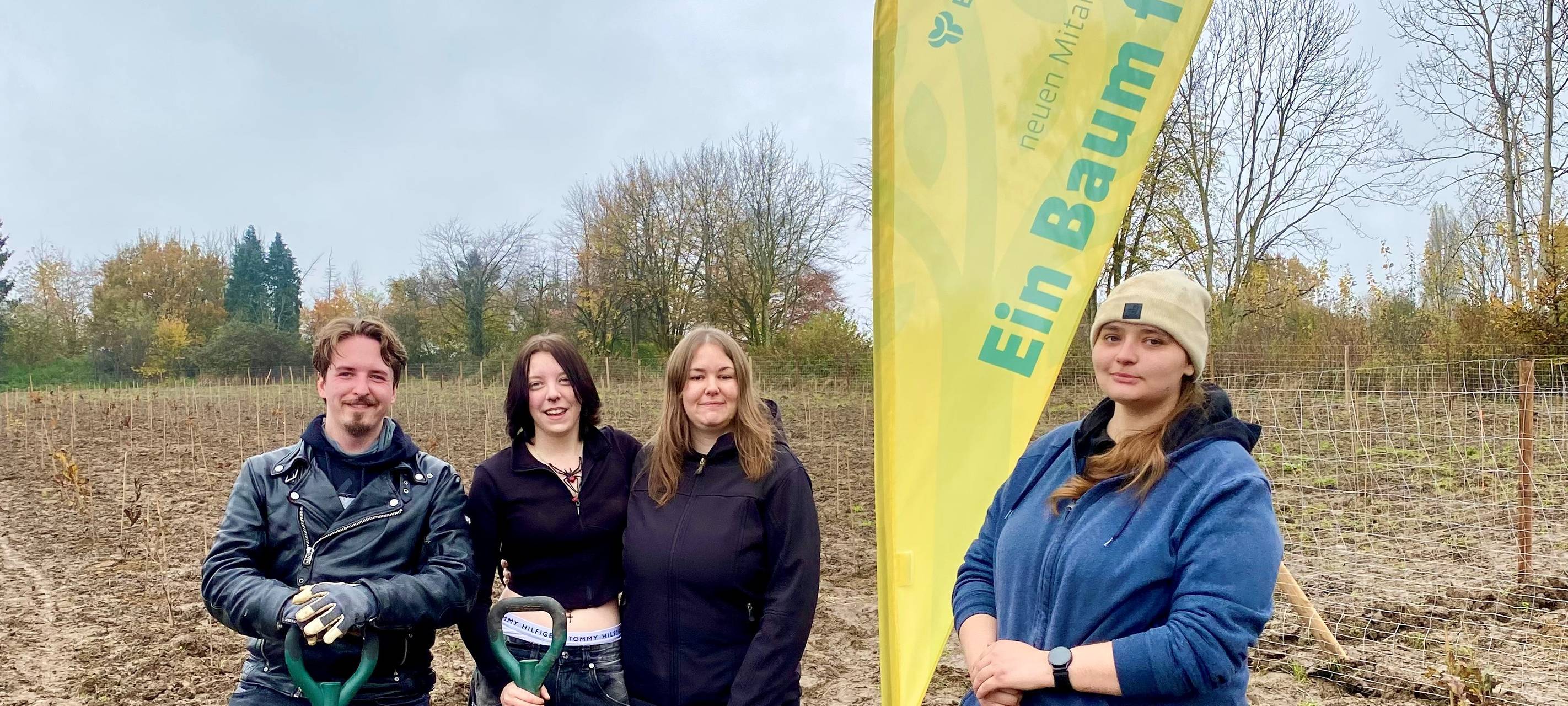 Azubis der Kliniken Essen-Mitte pflanzen 1000 Bäume