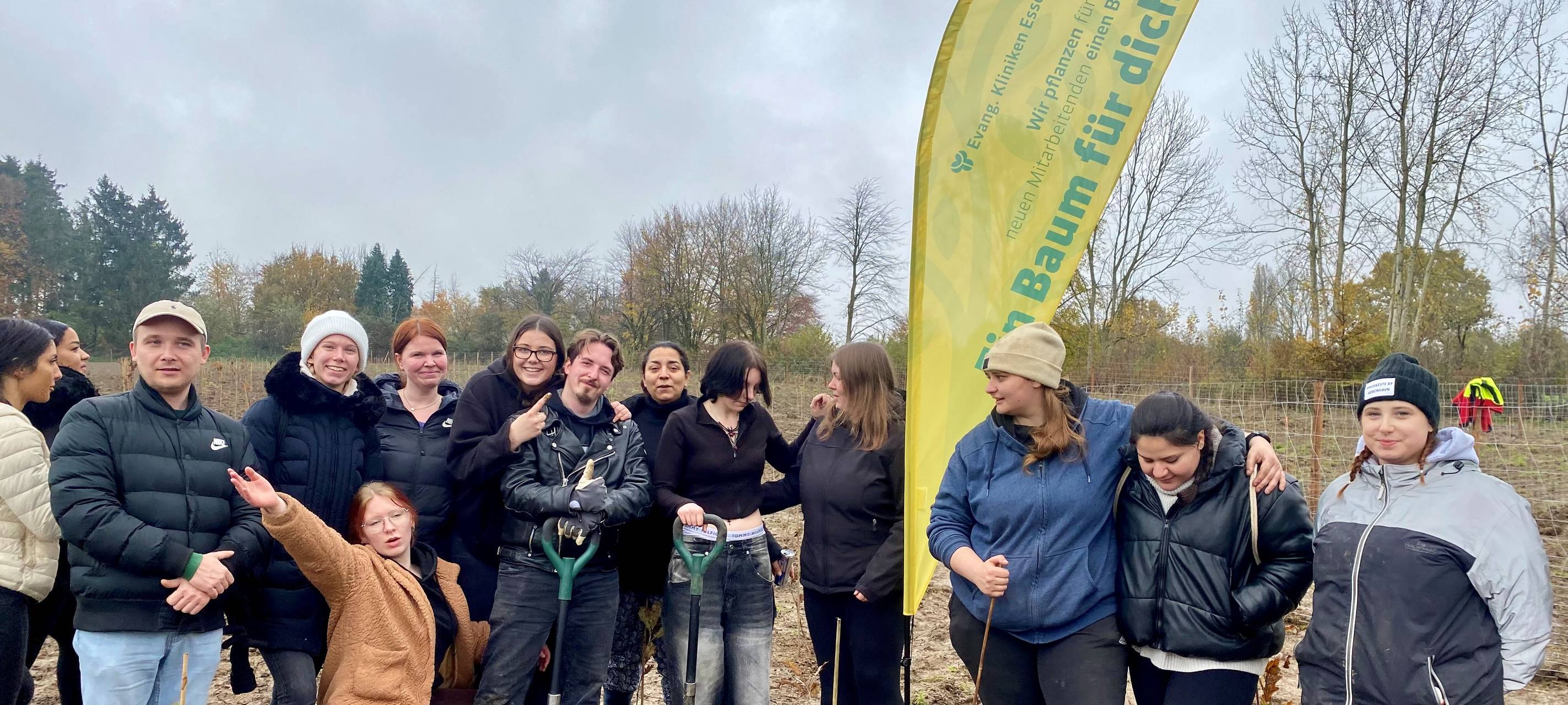 Azubis der Kliniken Essen-Mitte pflanzen 1000 Bäume
