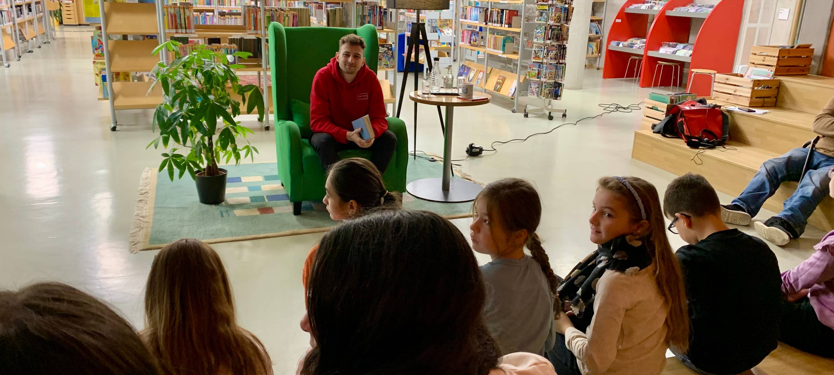 Schule in Essen: Vorlesetag mit Moderator von Radio Essen