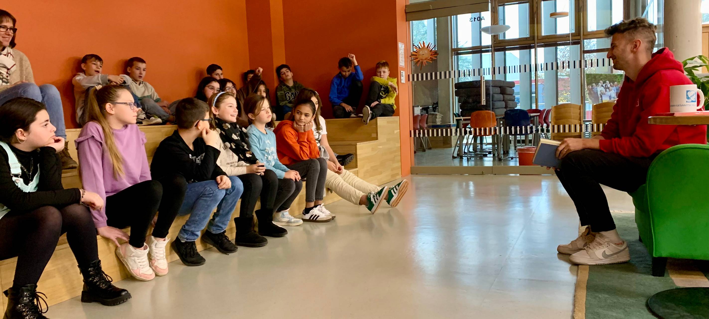 Schule in Essen: Vorlesetag mit Moderator von Radio Essen