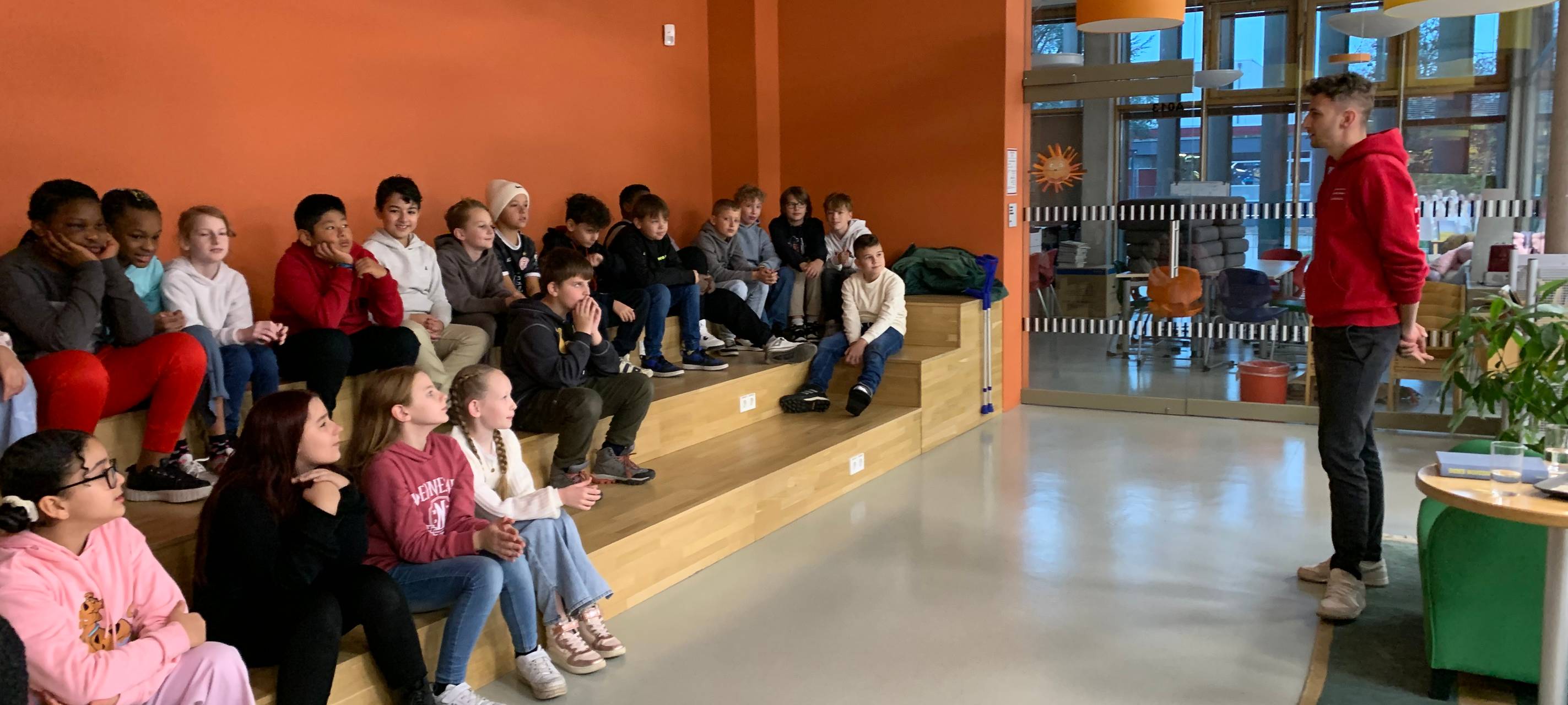 Schule in Essen: Vorlesetag mit Moderator von Radio Essen