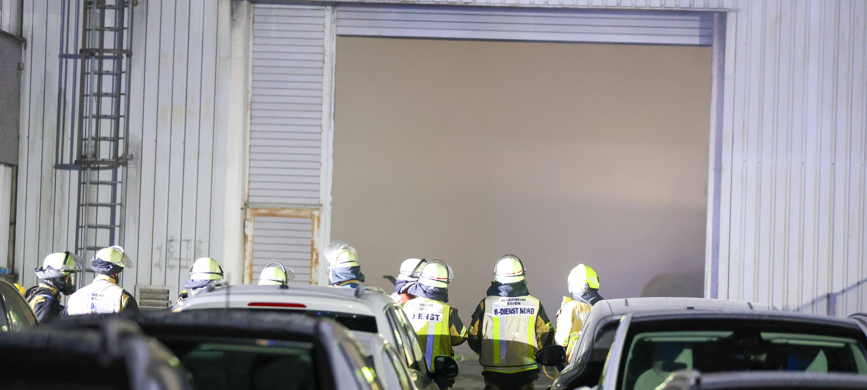 Feuerwehr Essen muss zu zwei Bränden gleichzeitig ausrücken