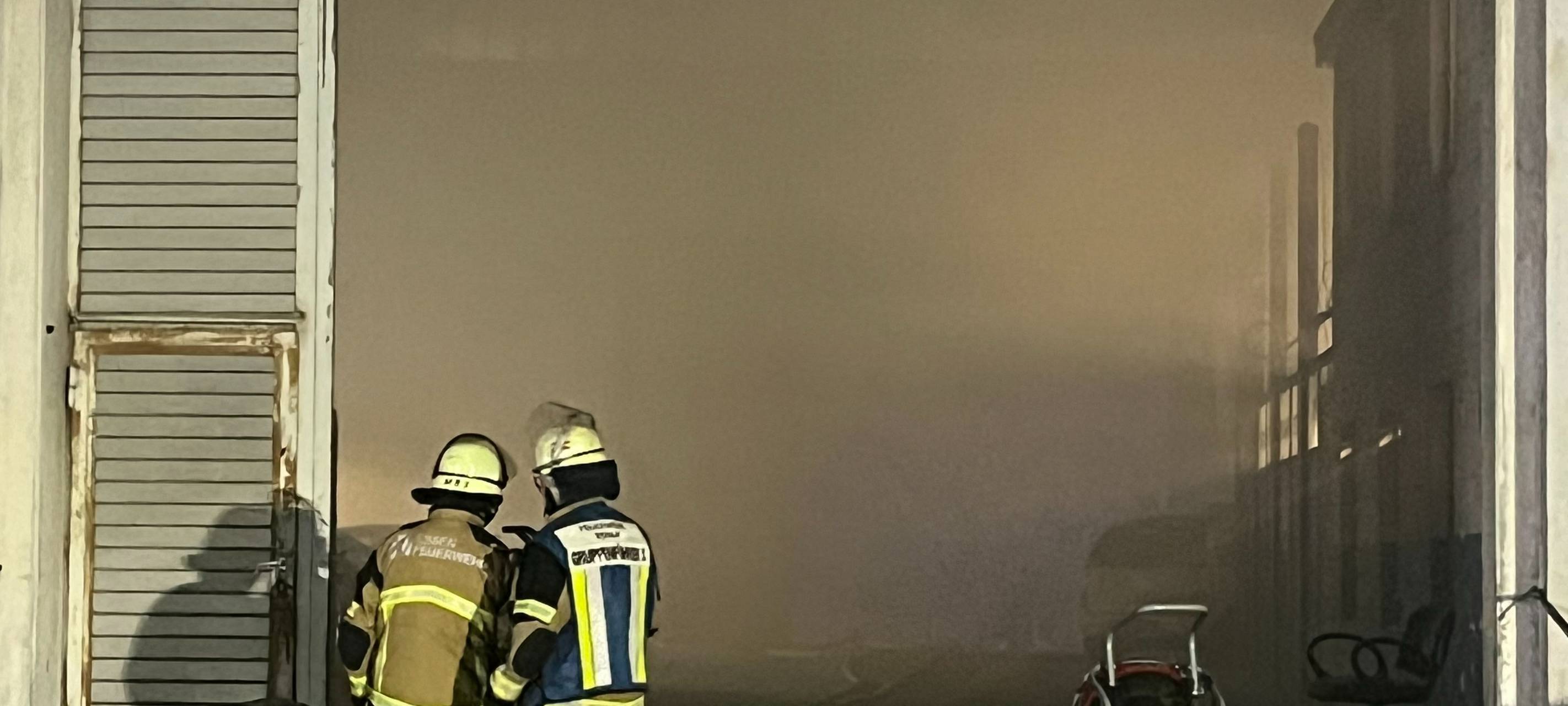 Feuerwehr Essen muss zu zwei Bränden gleichzeitig ausrücken