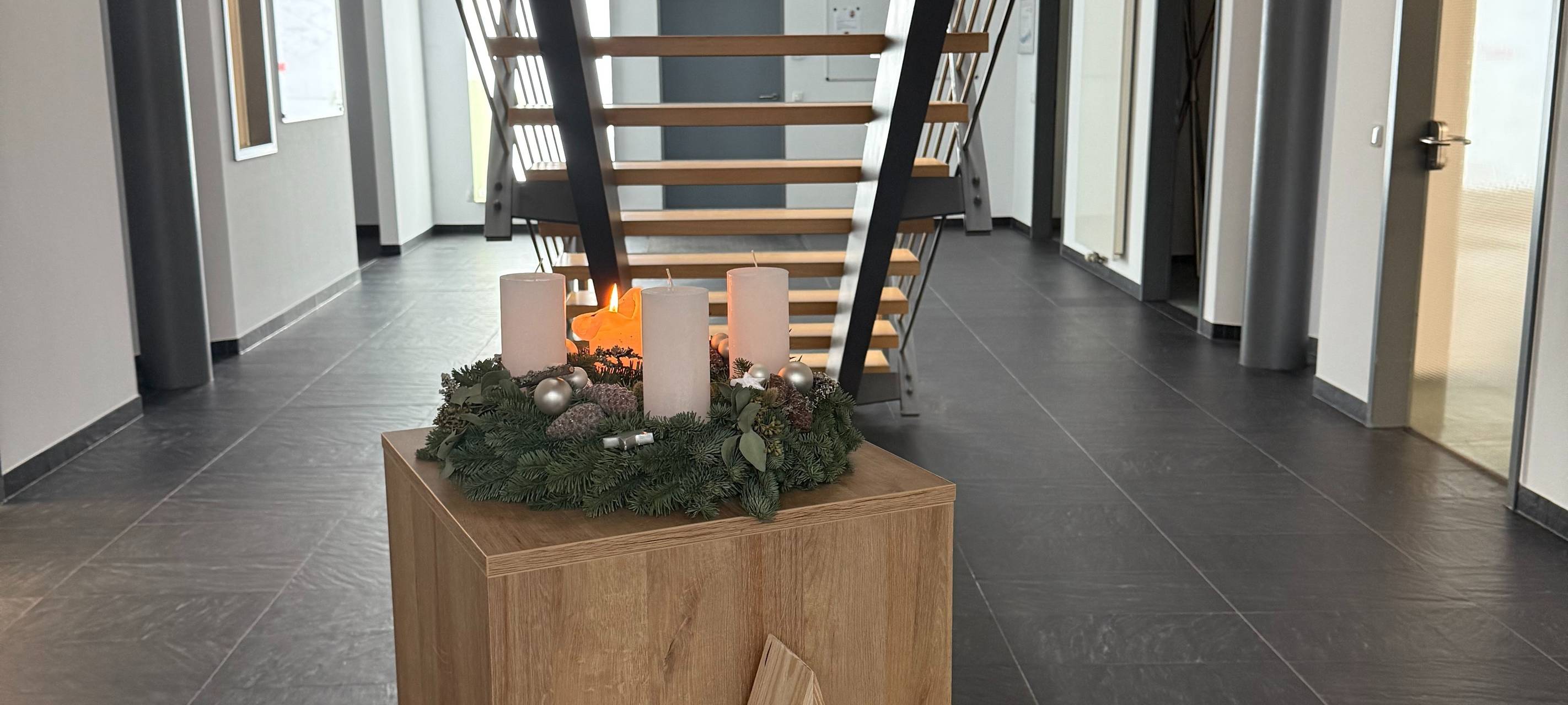 Essen an Weihnachten: Deko am Arbeitsplatz