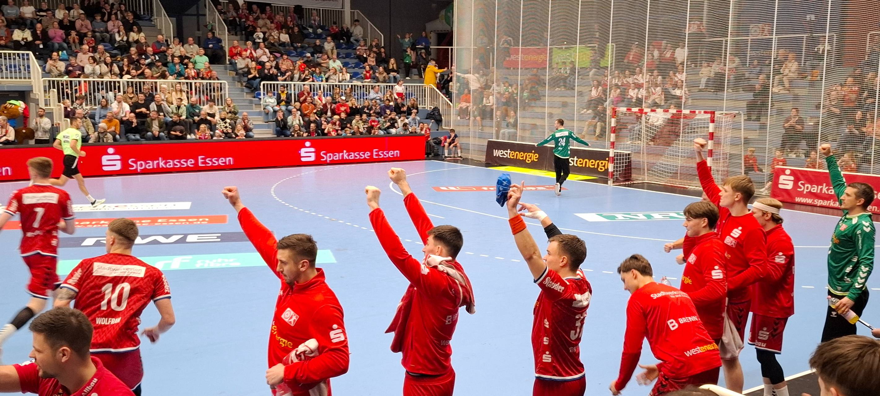 Der TUSEM Essen kämpft sich im Sportpark "Am Hallo" zum Sieg.