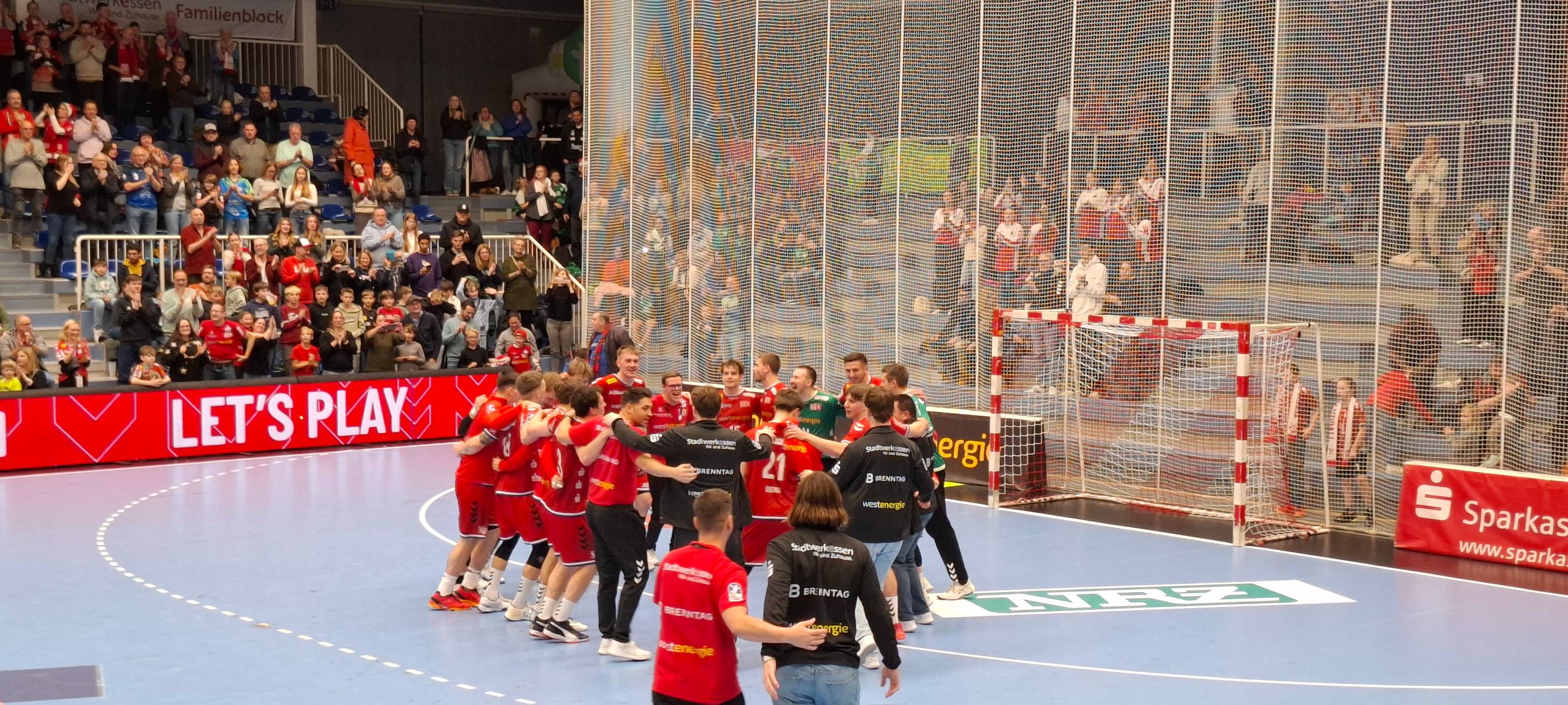 Der TUSEM Essen kämpft sich im Sportpark "Am Hallo" zum Sieg.