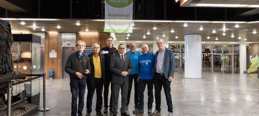 Rathaus Essen hisst Flagge für Frieden