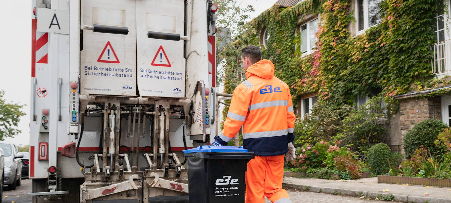 Müllmänner in Essen machen Kind ein besonderes Geschenk