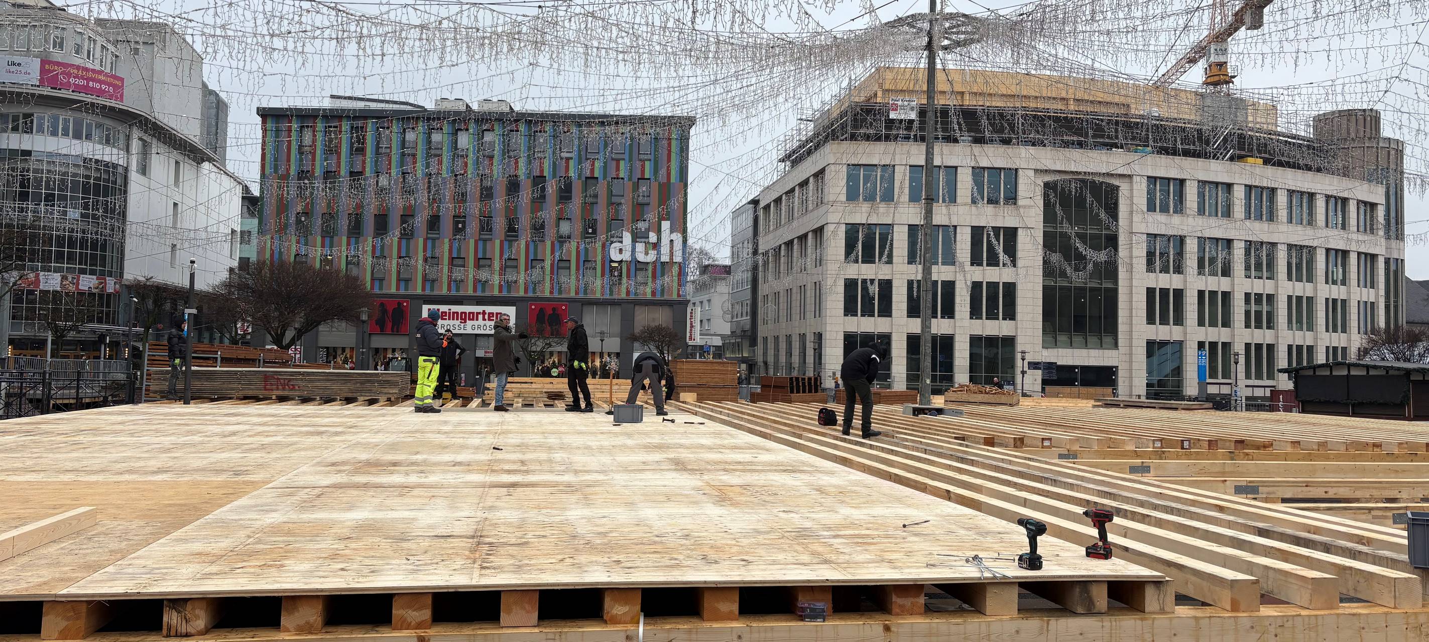 Eisbahn in Essen wird aufgebaut