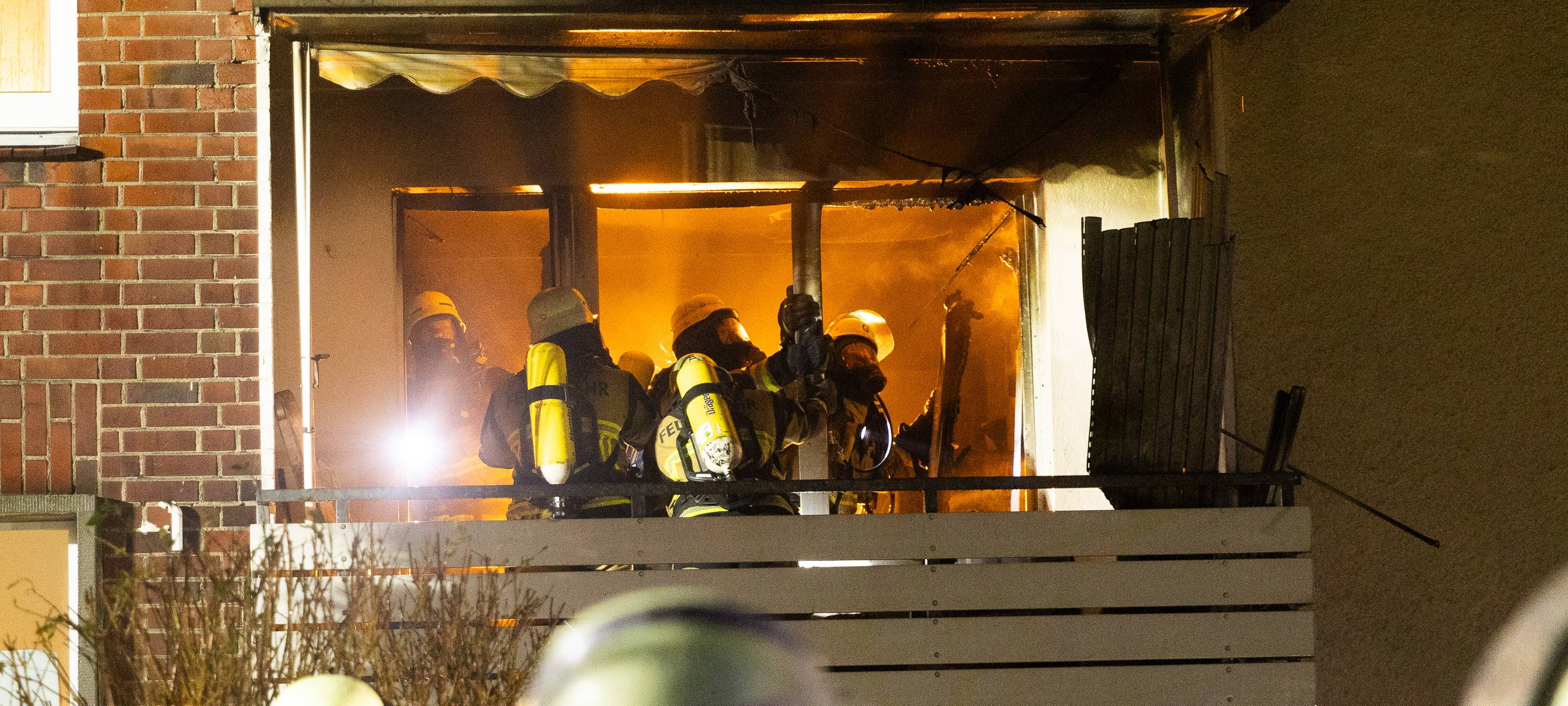 Wohnzimmer in Essen brennt: Wohnung unbewohnbar