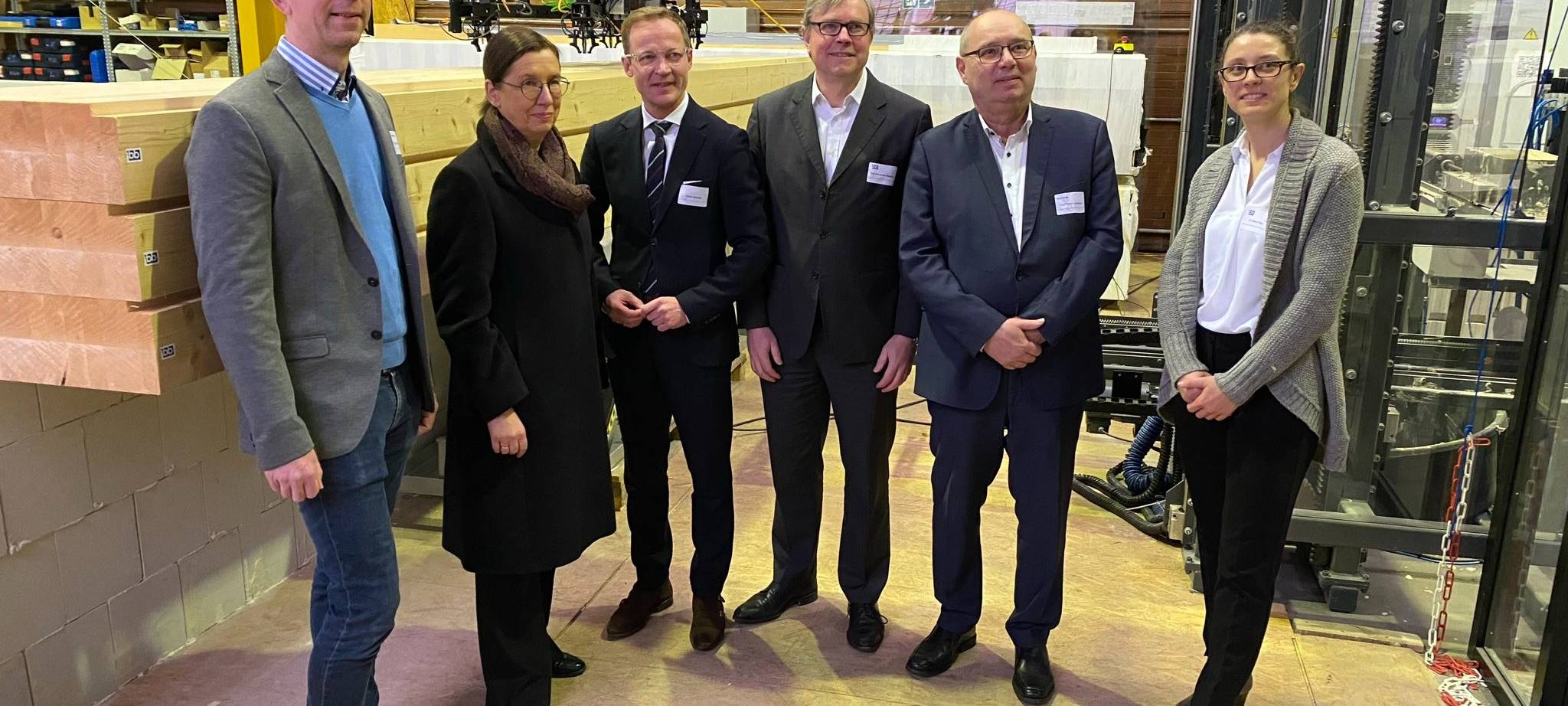 Uni Duisburg-Essen entwickelt Roboter für den Hausbau