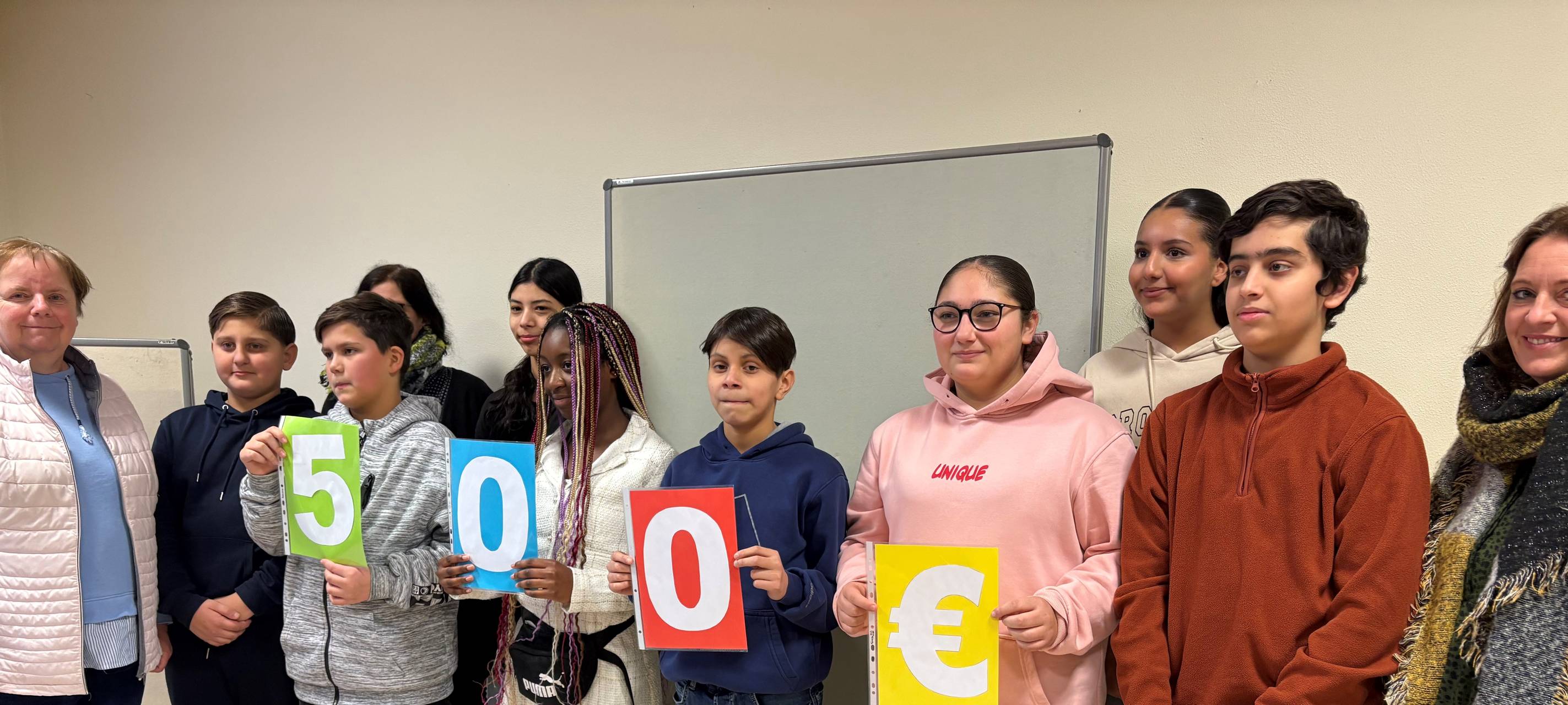 Schule aus Essen spendet für Kinderschutzbund