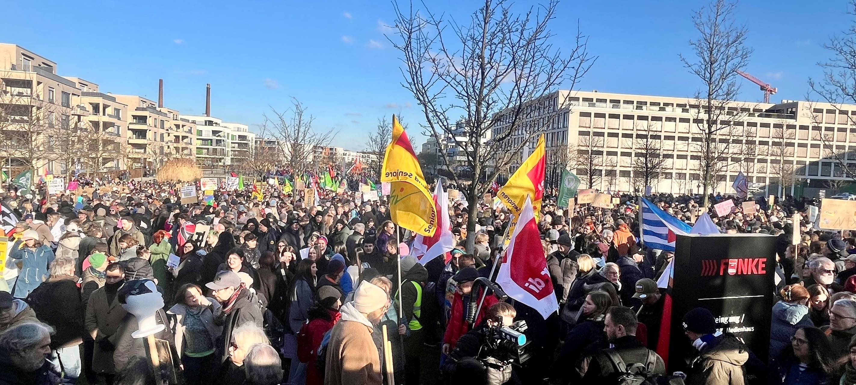 Mehrere Demos heute in Essen - tausende Menschen auf der Straße