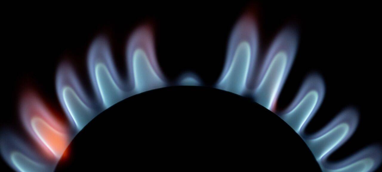 Die Flamme eines Gasherd brennt