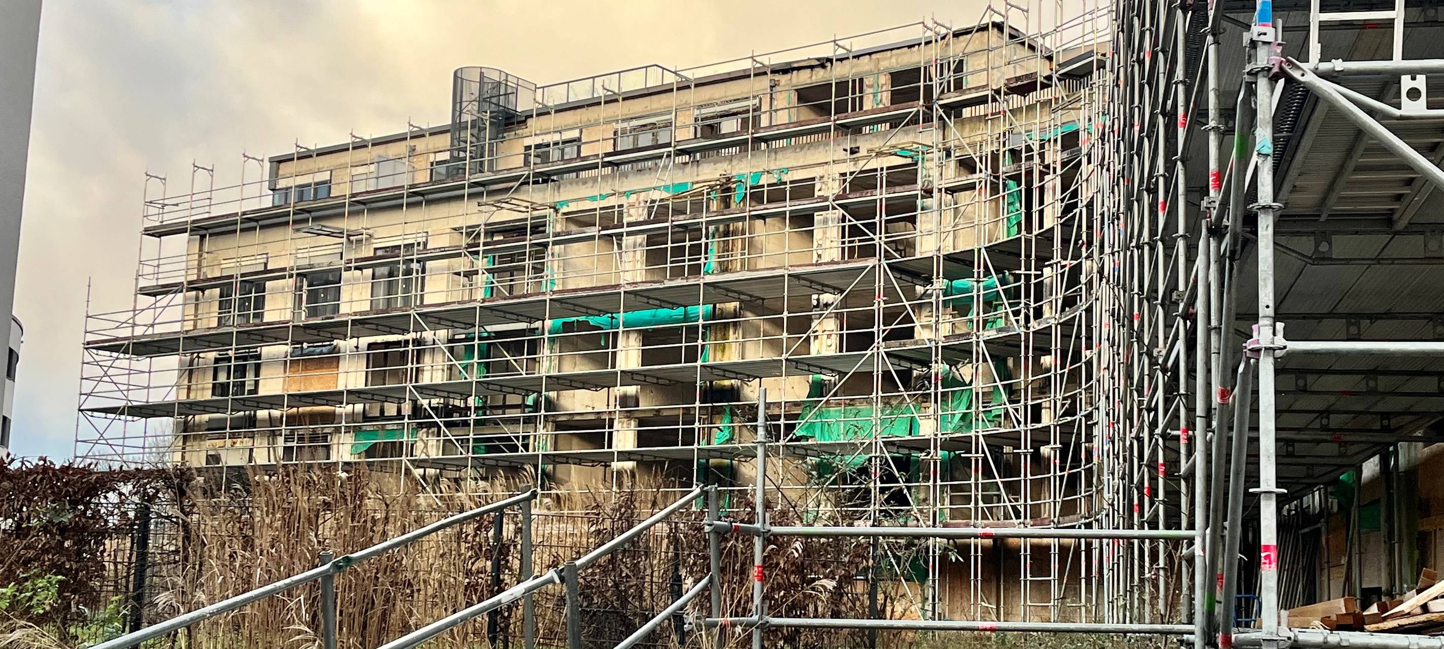 Brandruine in Essen - Drei Jahre nach dem Großbrand kommt die Sanierung